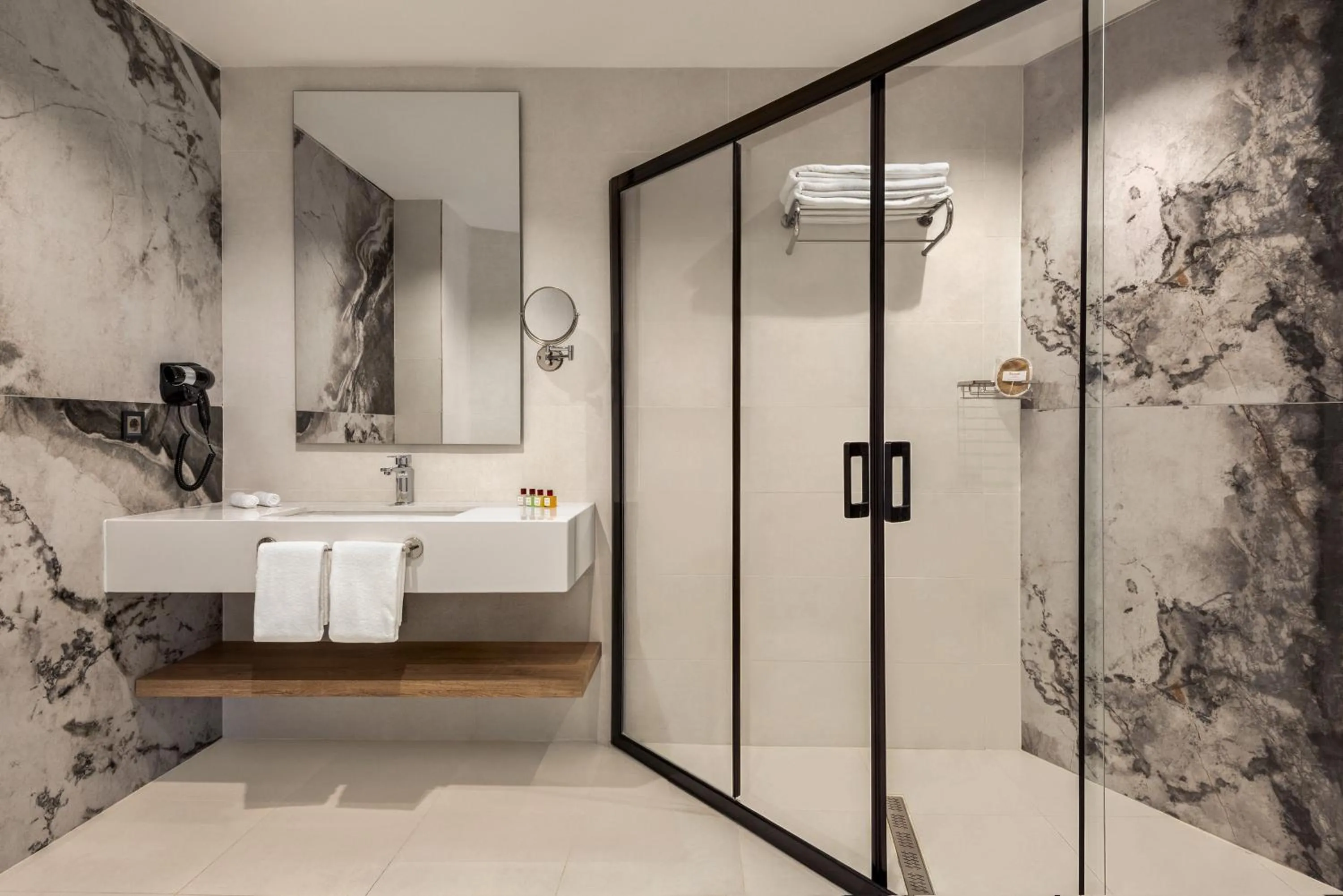 Bathroom in Ramada Plaza By Wyndham Batman