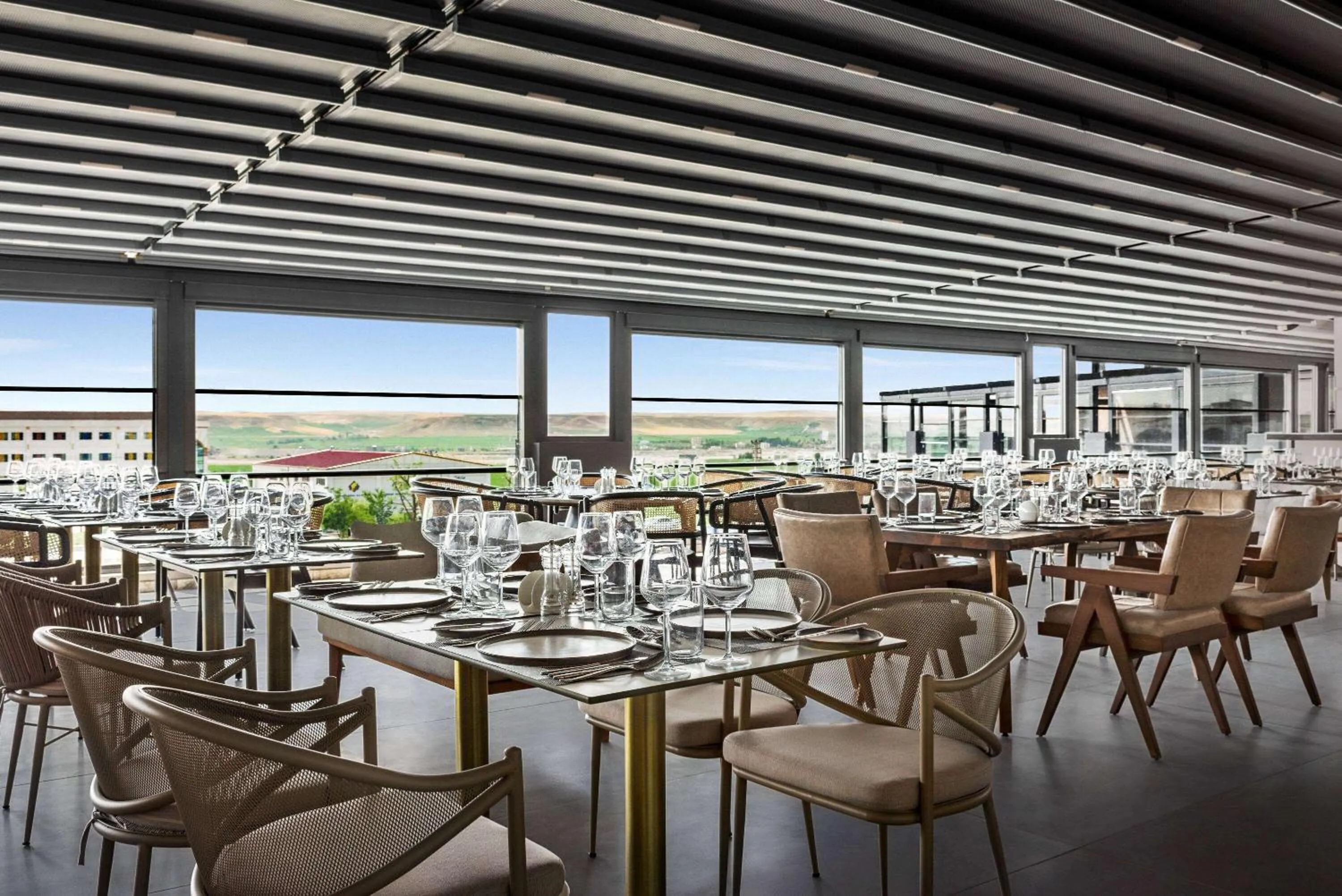 Restaurant/places to eat in Ramada Plaza By Wyndham Batman