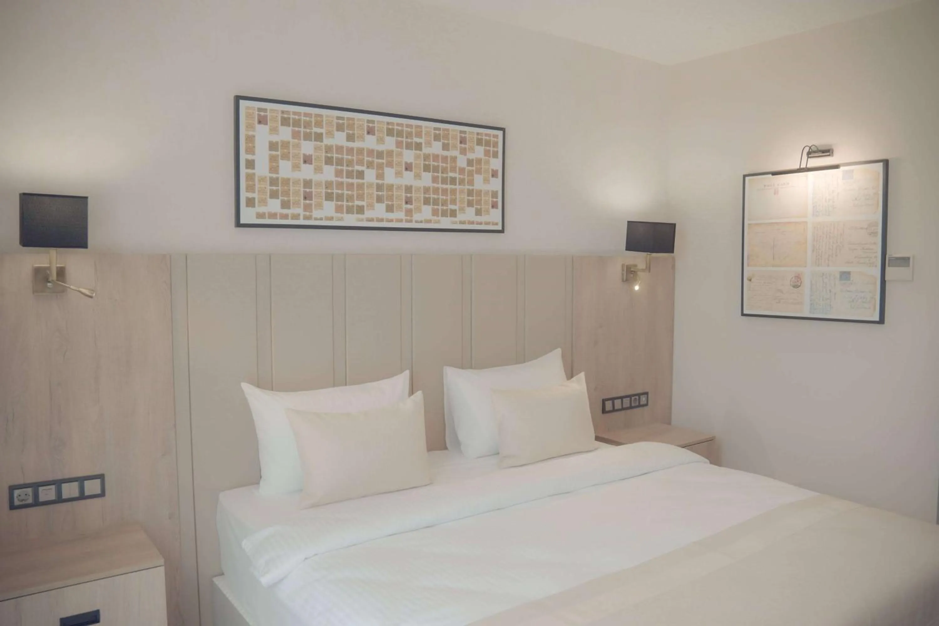 Photo of the whole room, Bed in Ramada Plaza By Wyndham Batman