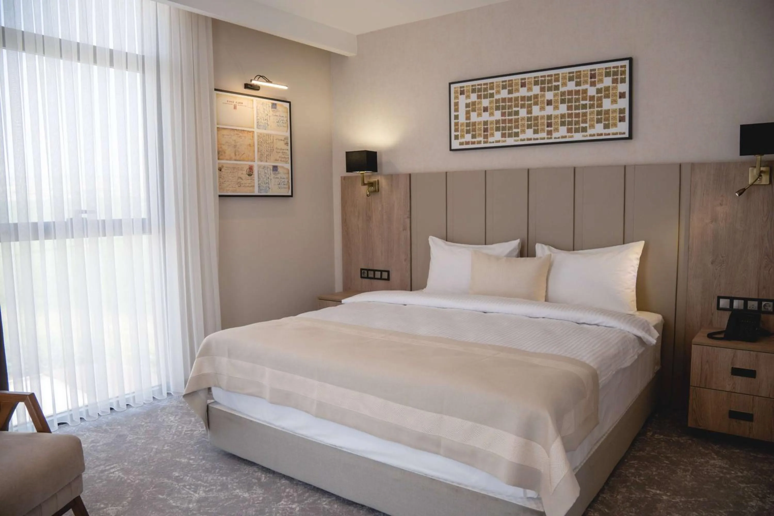 Photo of the whole room, Bed in Ramada Plaza By Wyndham Batman