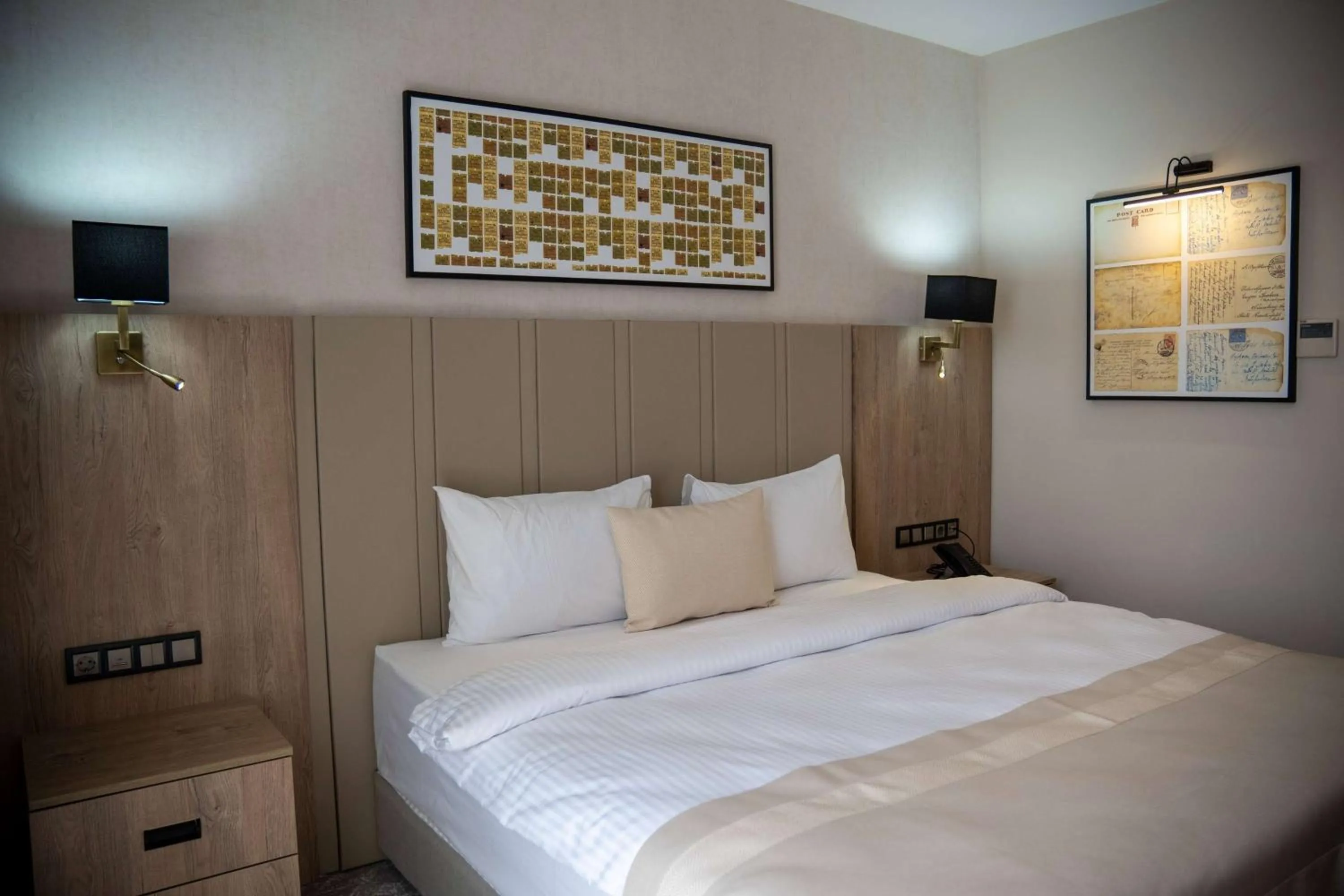 Photo of the whole room, Bed in Ramada Plaza By Wyndham Batman