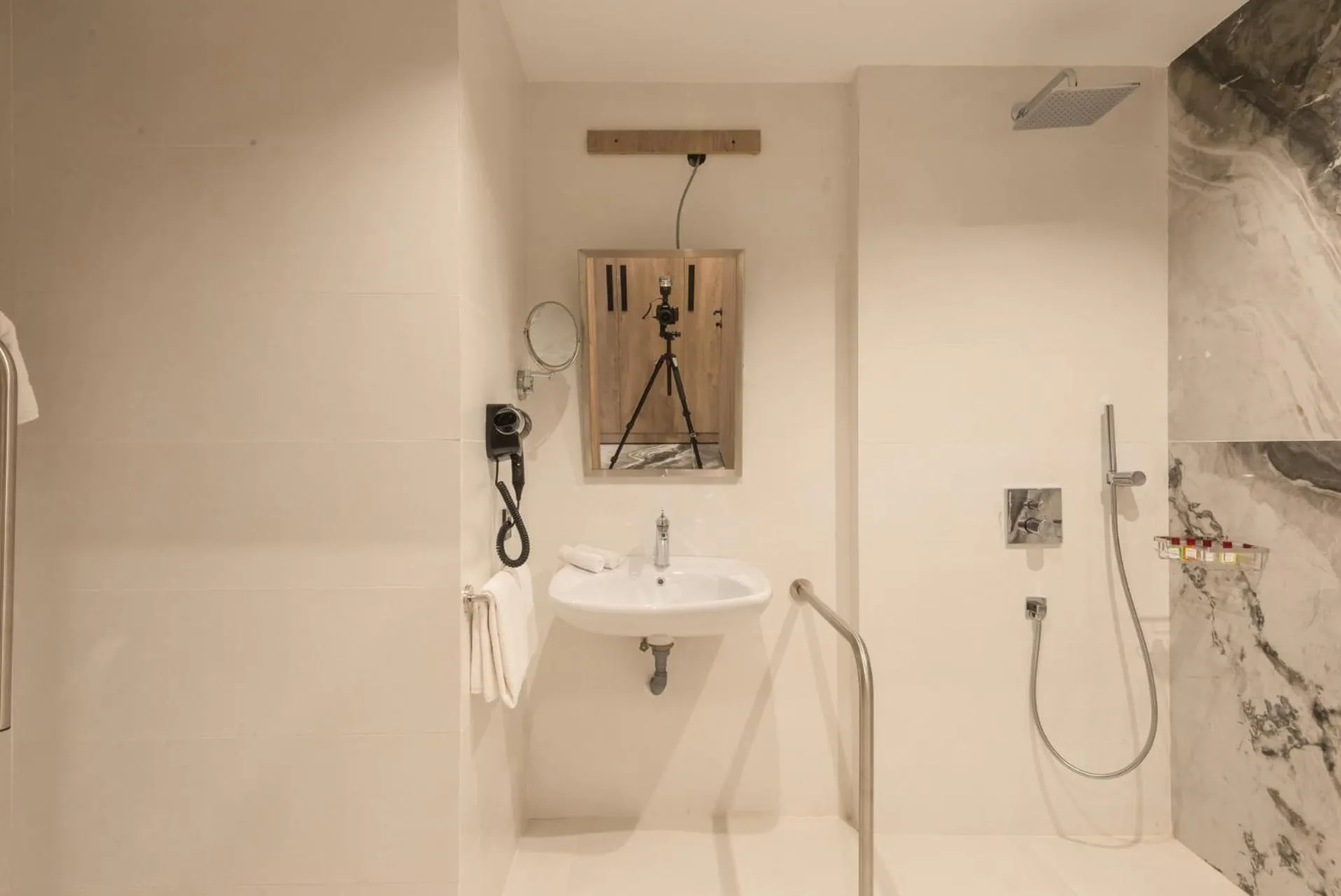 Bathroom in Ramada Plaza By Wyndham Batman