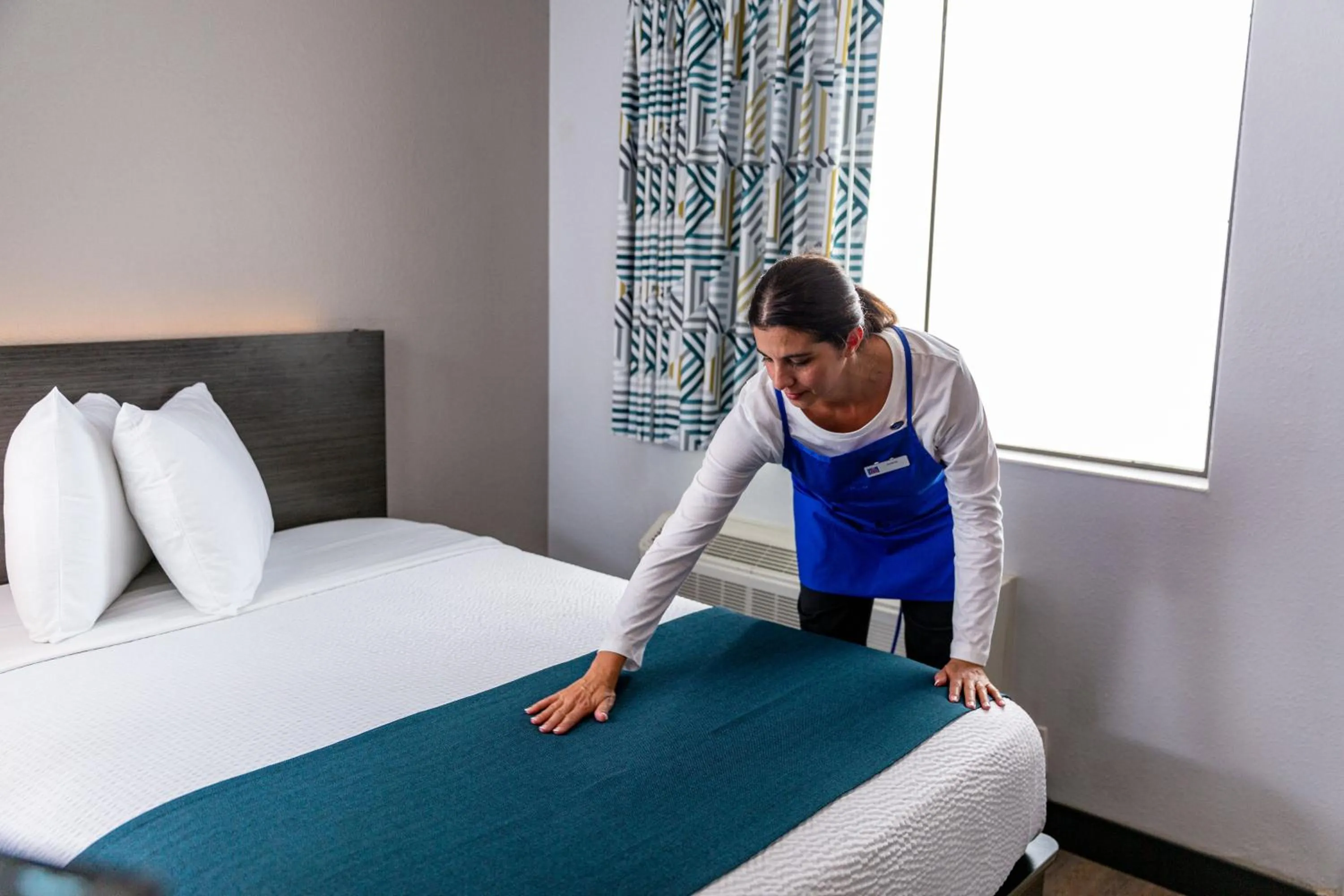 Staff, Bed in Motel 6 - Las Vegas, NV – Downtown Fremont St Experience