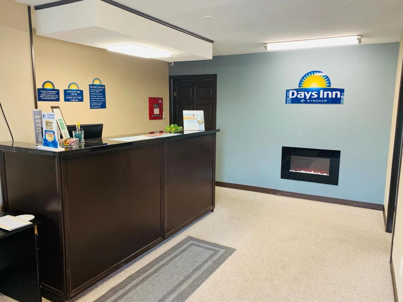Lobby or reception in Days Inn by Wyndham Plymouth