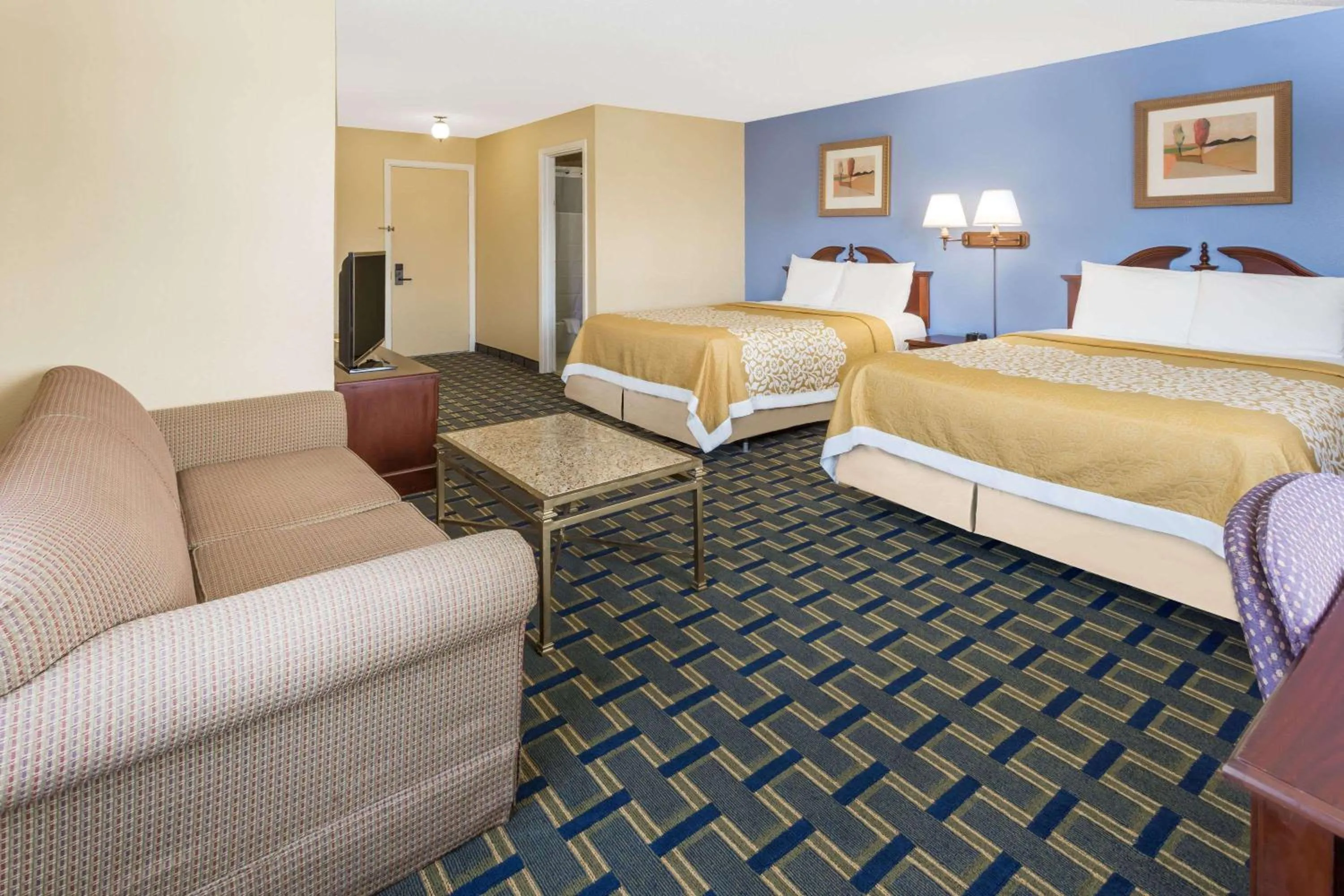 Photo of the whole room, Bed in Days Inn by Wyndham Plymouth