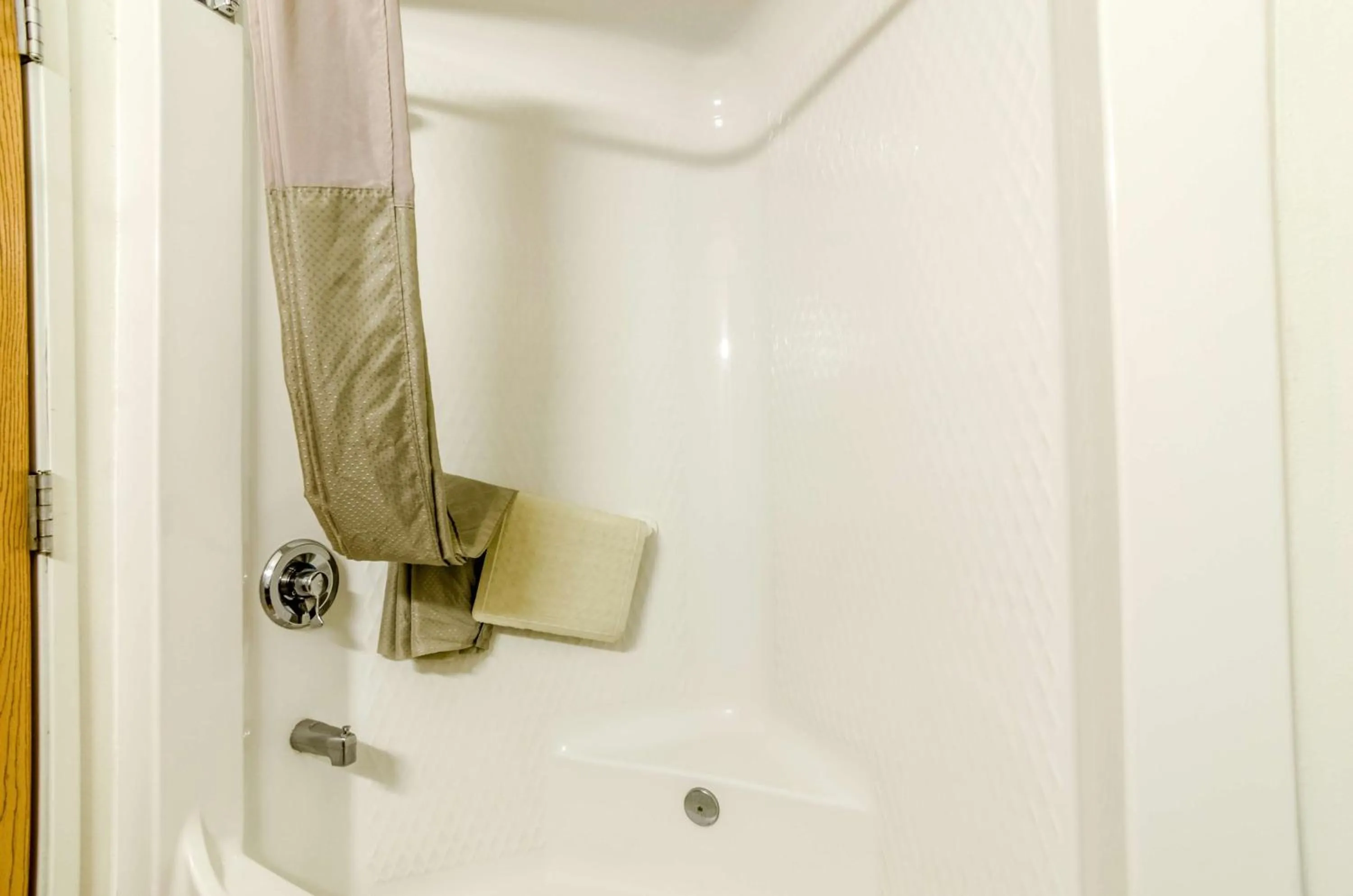 Photo of the whole room in Motel 6-Kearney, NE