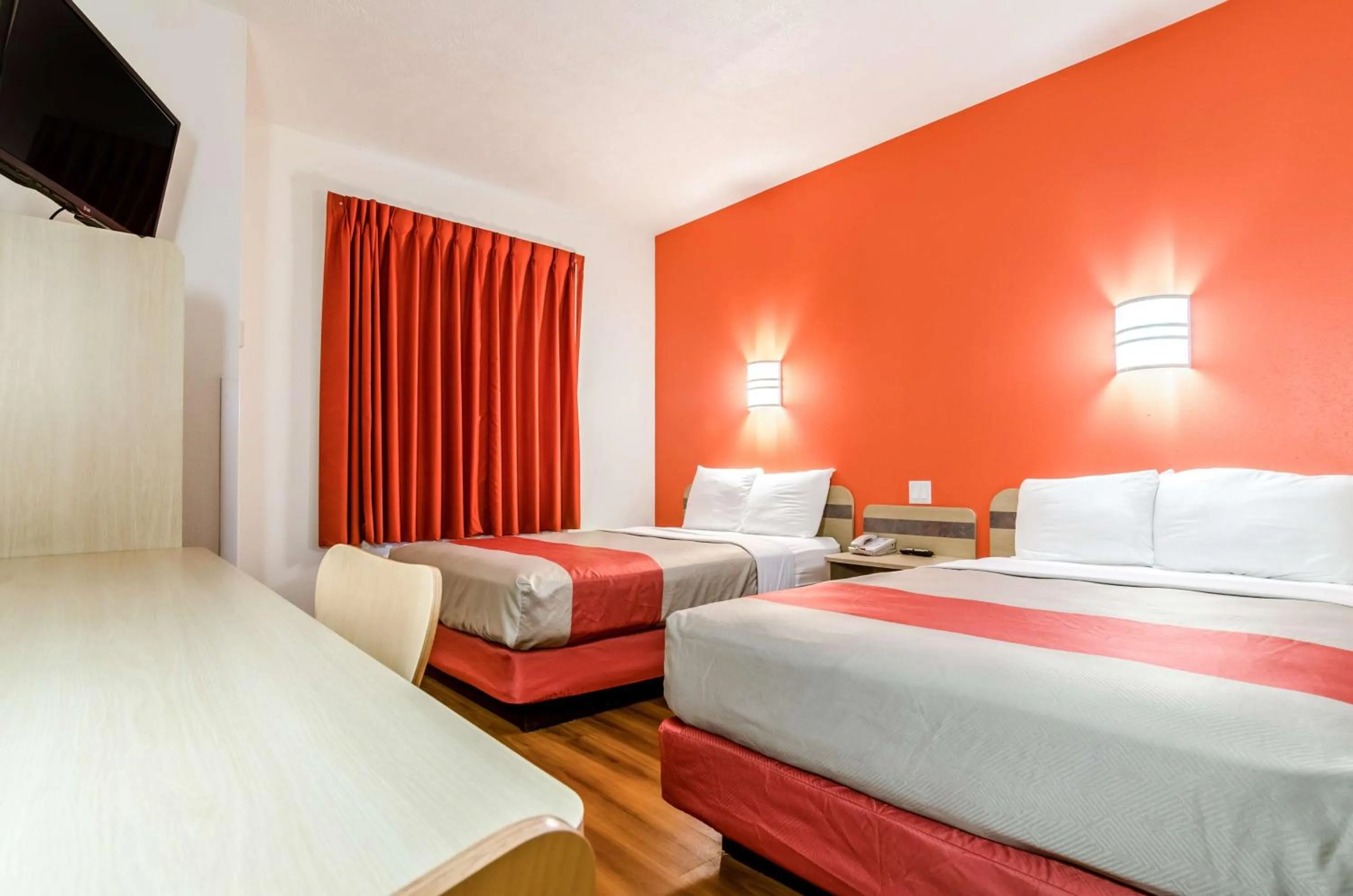 Photo of the whole room, Bed in Motel 6-Kearney, NE