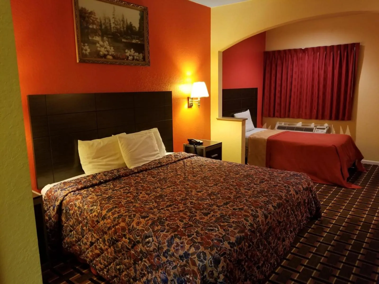 Bed in Texan Inn & Suites