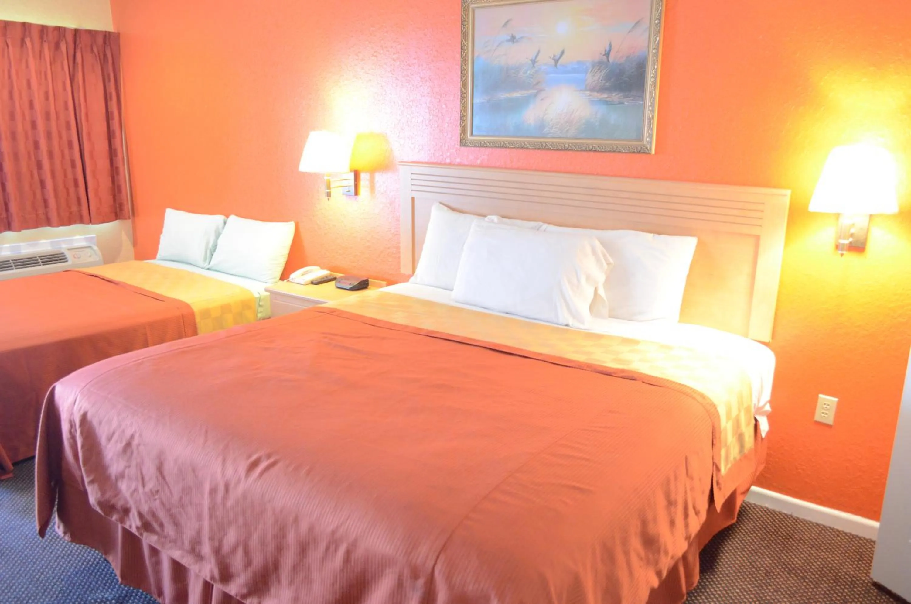 Photo of the whole room, Bed in Texan Inn & Suites