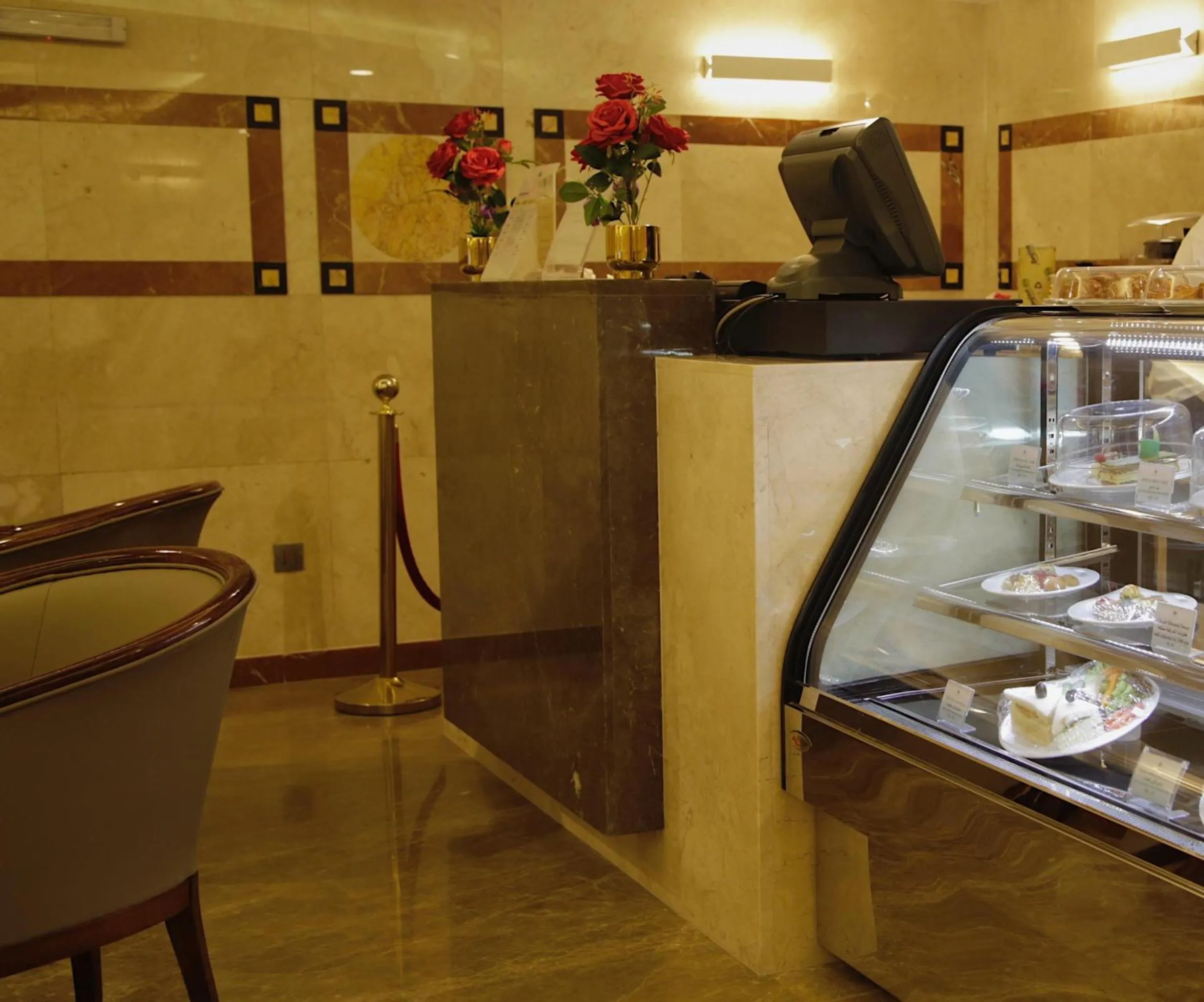 Food and drinks in Nozol Royal Inn Hotel