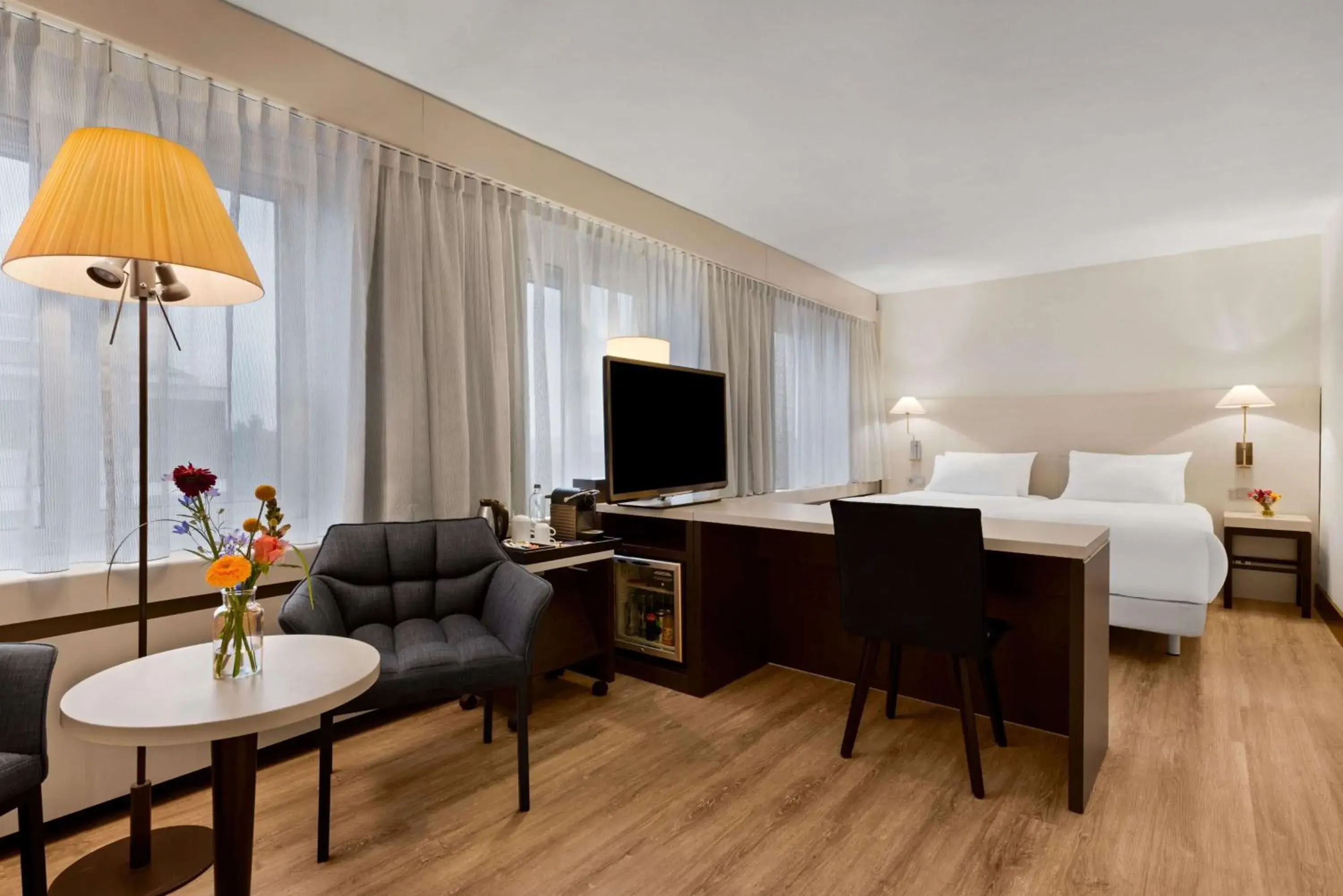 Deluxe Double or Twin Room in NH Noordwijk Conference Centre Leeuwenhorst Deluxe Double or Twin Room in NH Noordwijk Conference Centre Leeuwenhorst