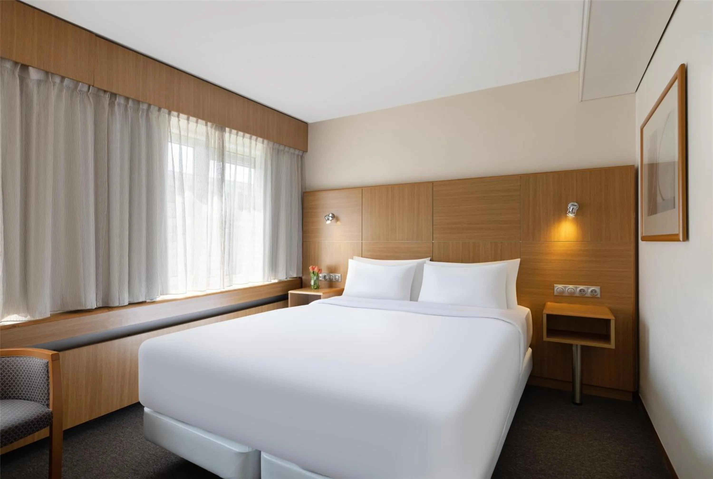 Bedroom, Bed in NH Noordwijk Conference Centre Leeuwenhorst