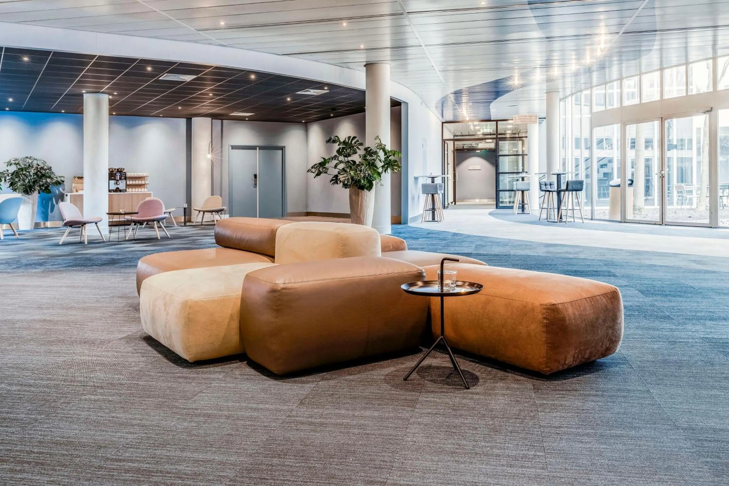 Lobby or reception in NH Noordwijk Conference Centre Leeuwenhorst