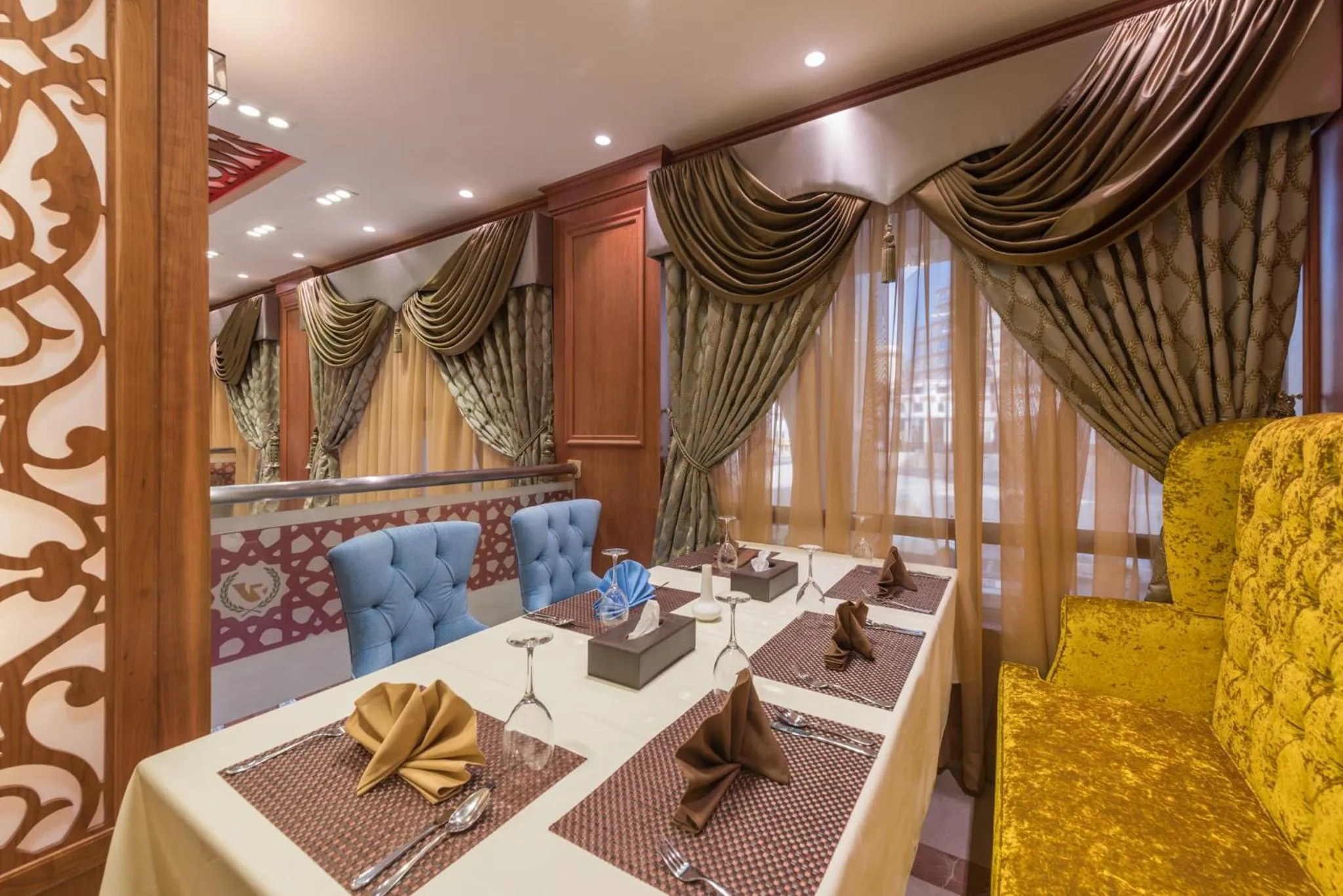 Restaurant/places to eat in Nusk Al Madinah