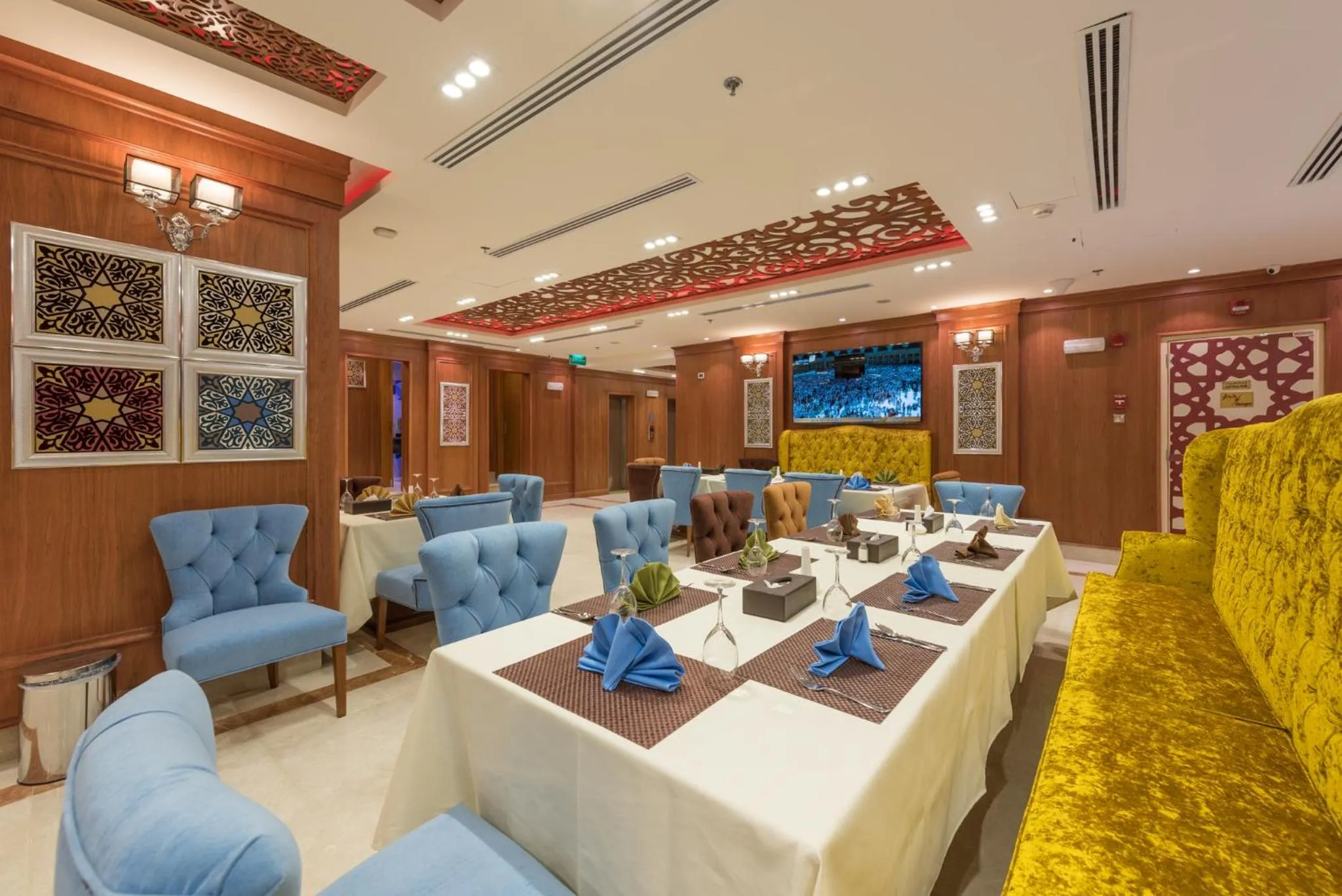 Restaurant/places to eat in Nusk Al Madinah