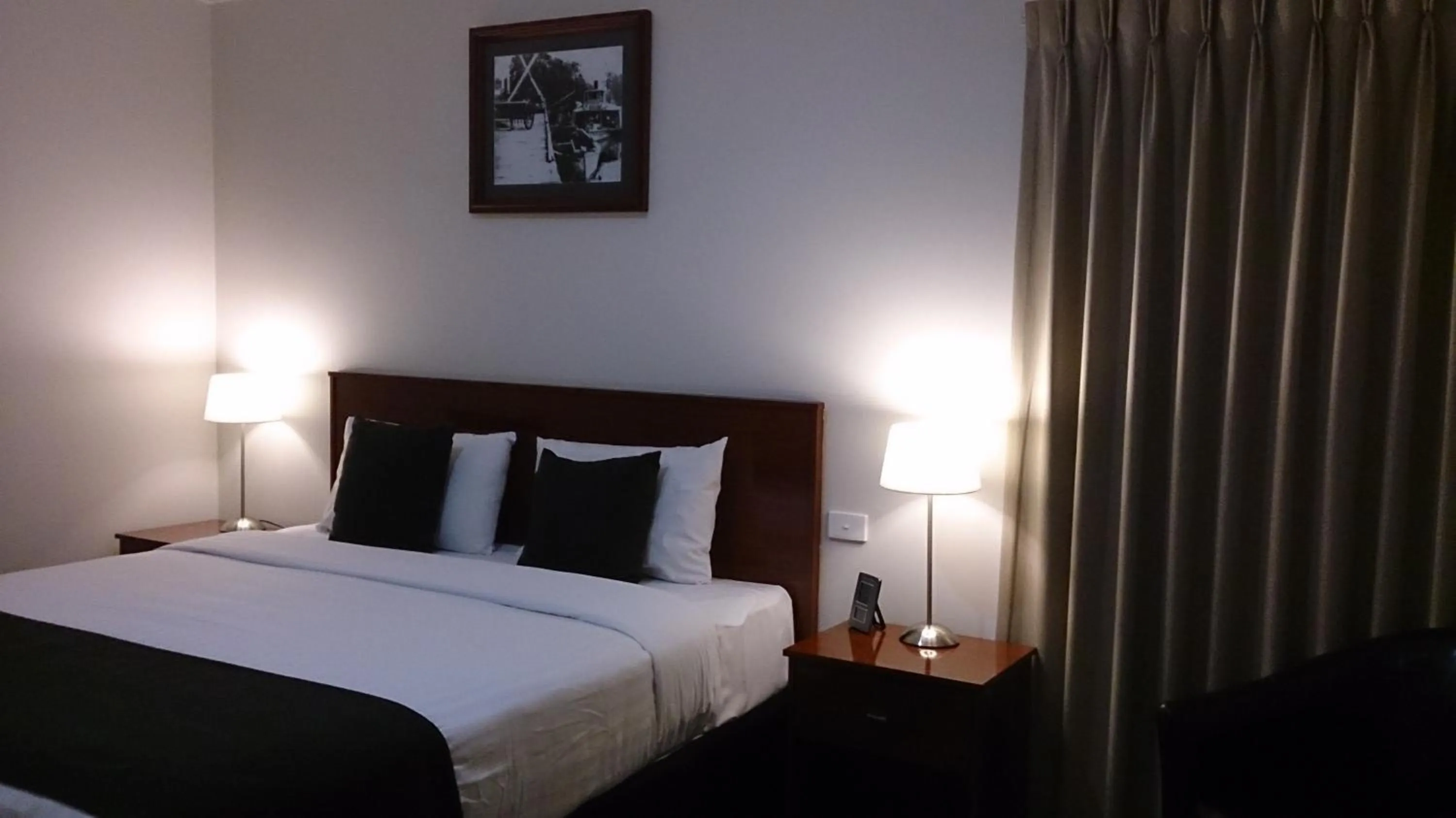 Bed in Murray Waters Motor Inn & Apartments