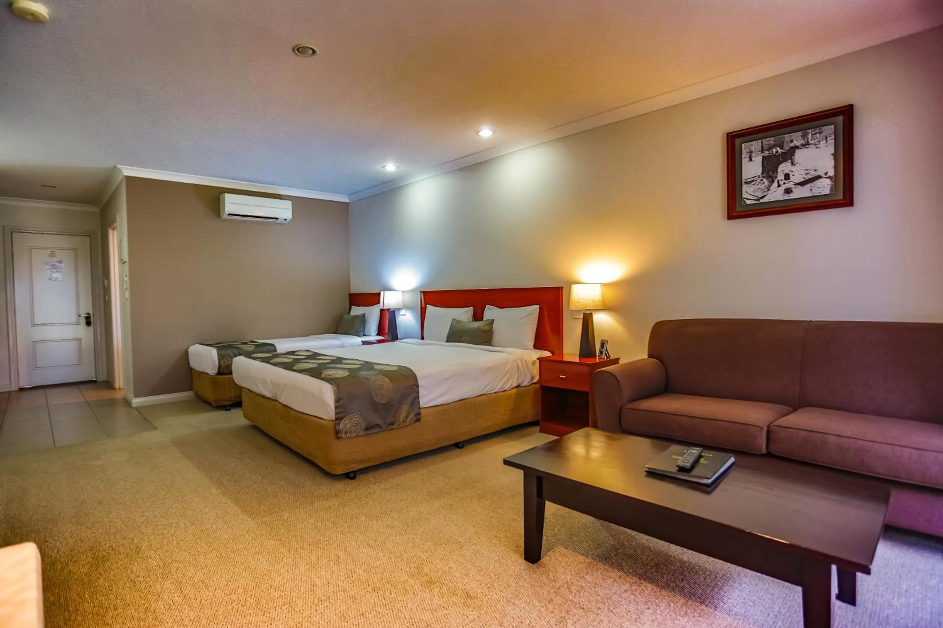 Photo of the whole room, Bed in Murray Waters Motor Inn & Apartments