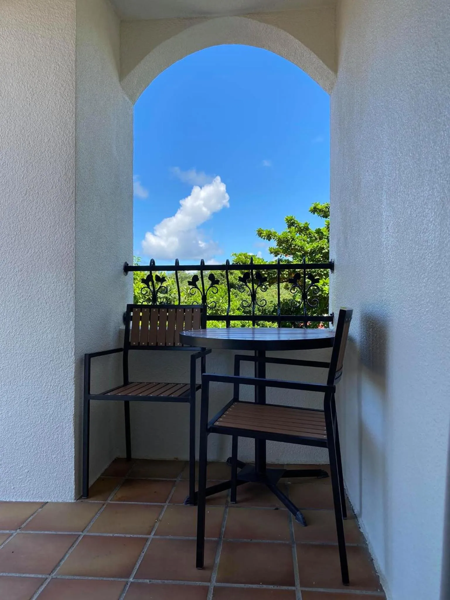 Balcony/Terrace in Mamalulu Hostel