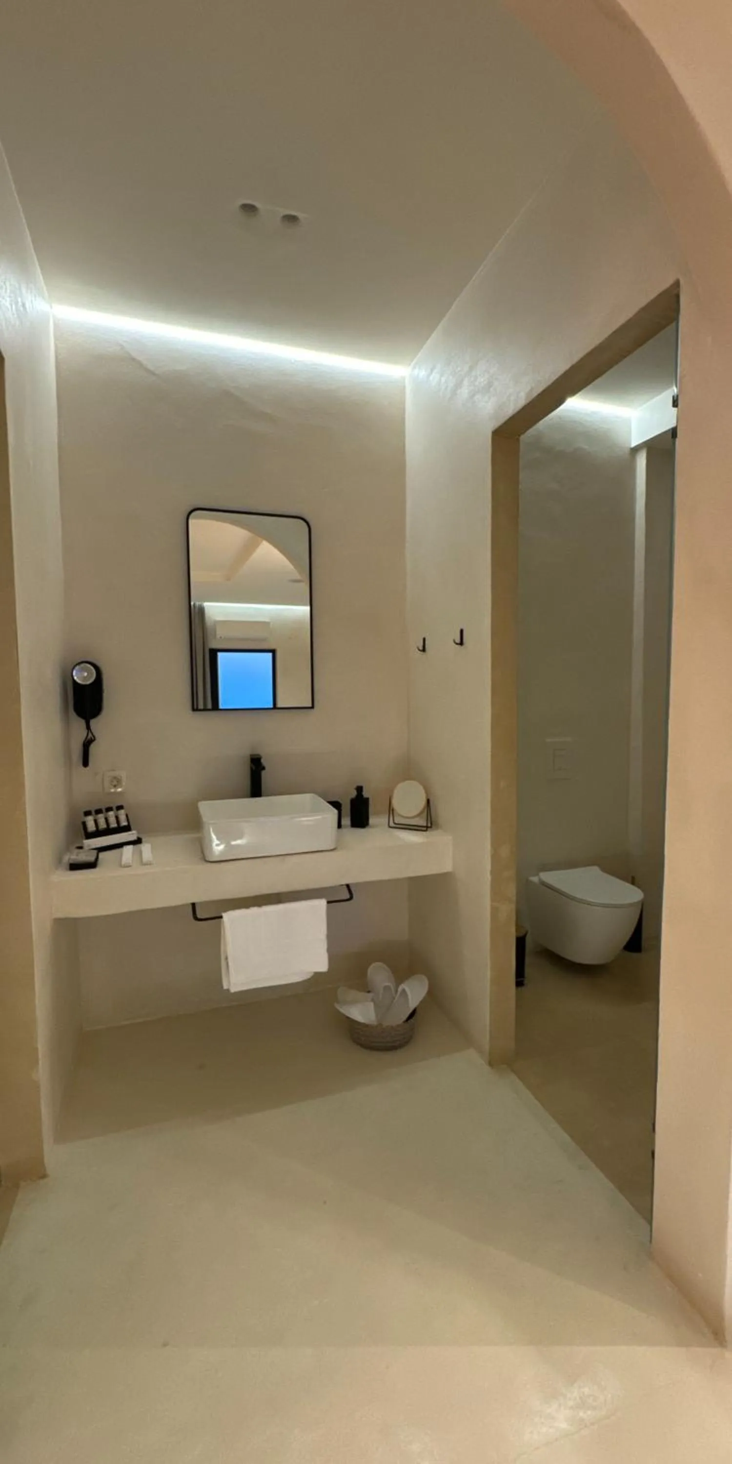 Bathroom in Salida Del Sol Santorini