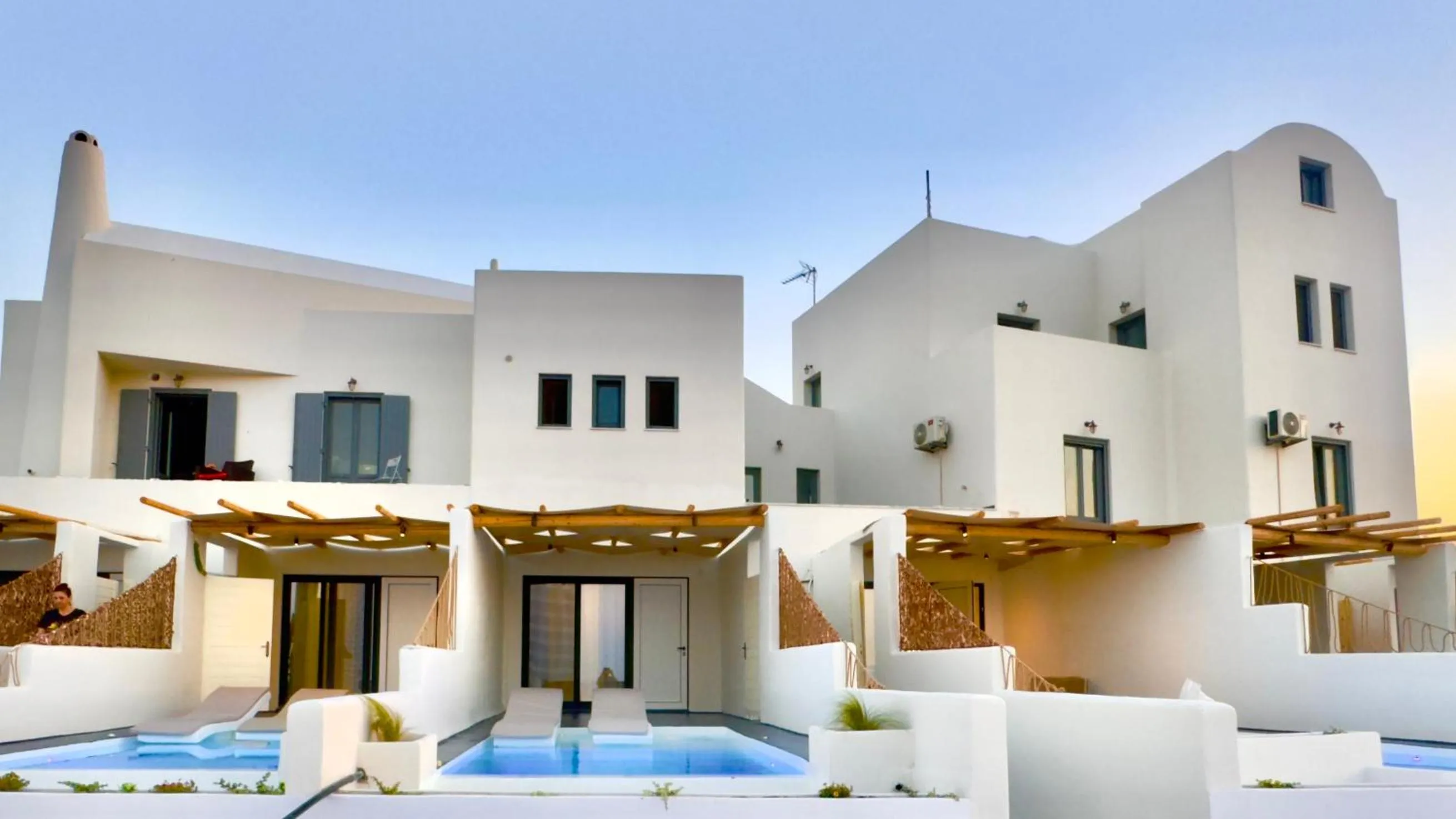 Property building in Salida Del Sol Santorini