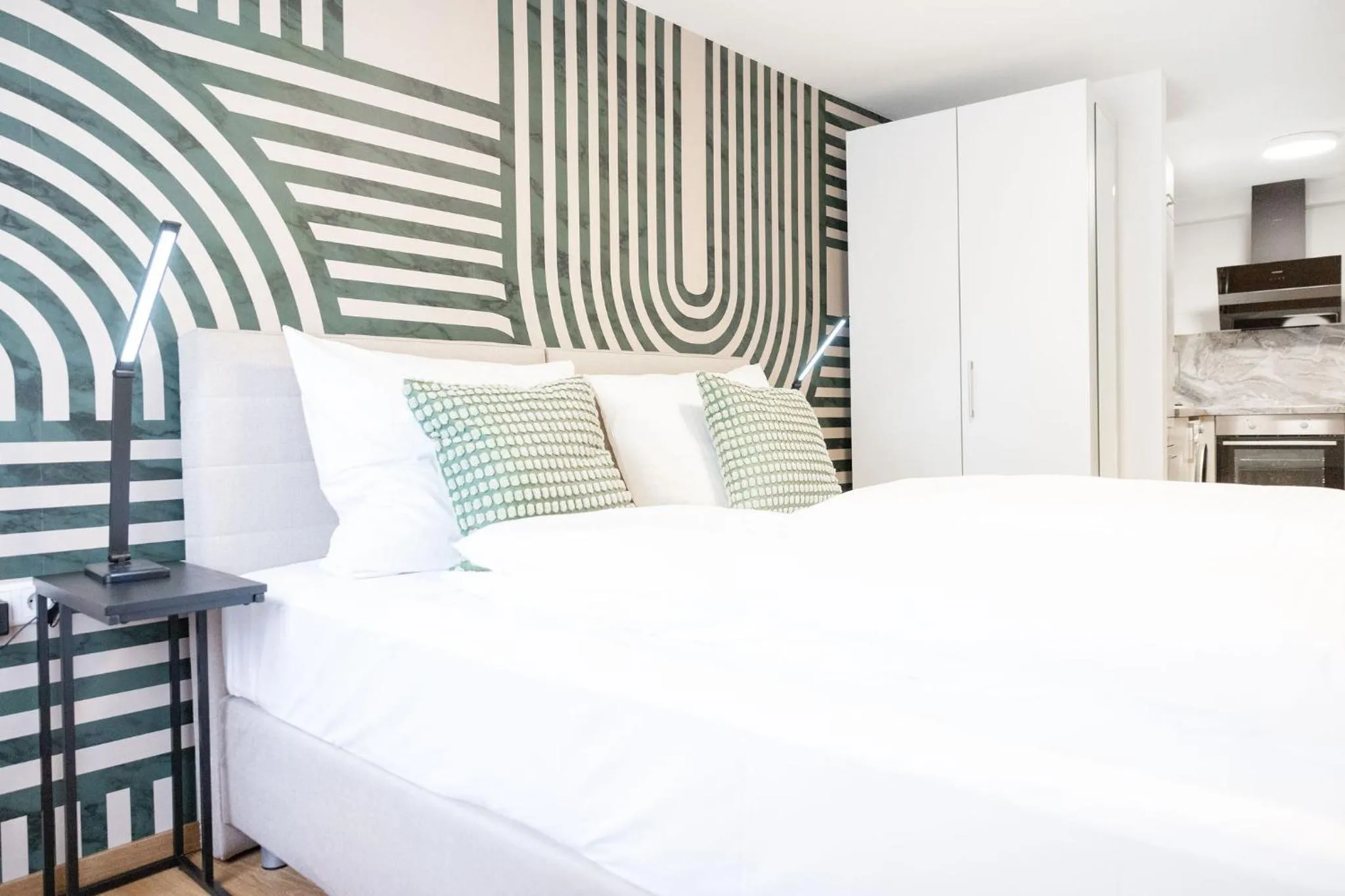 Kitchen or kitchenette, Bed in House of Blooms