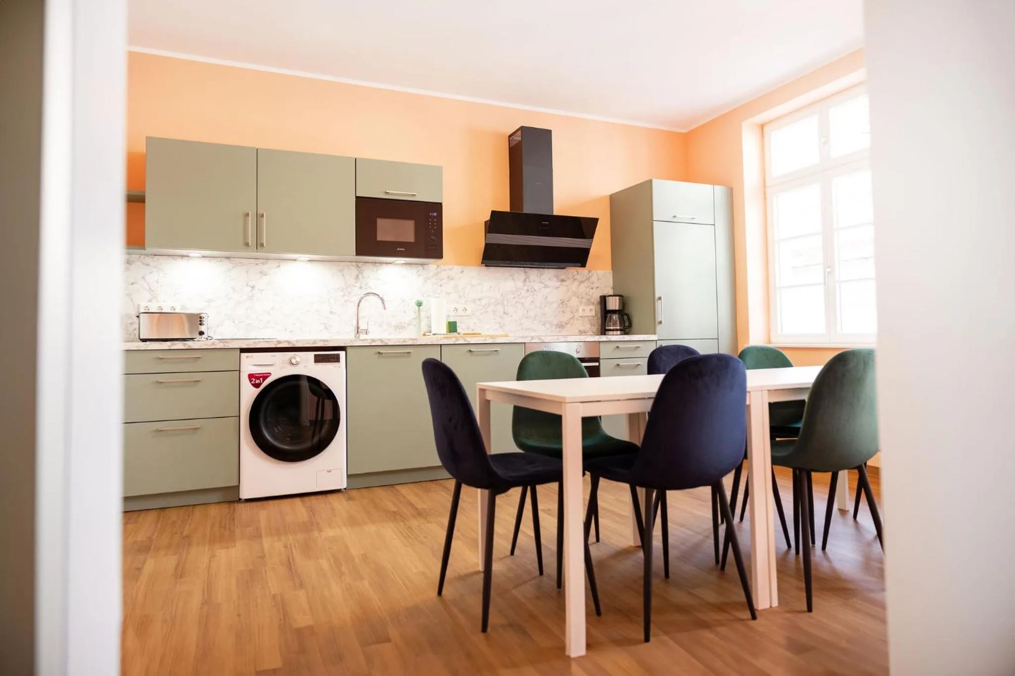 Kitchen or kitchenette in House of Blooms