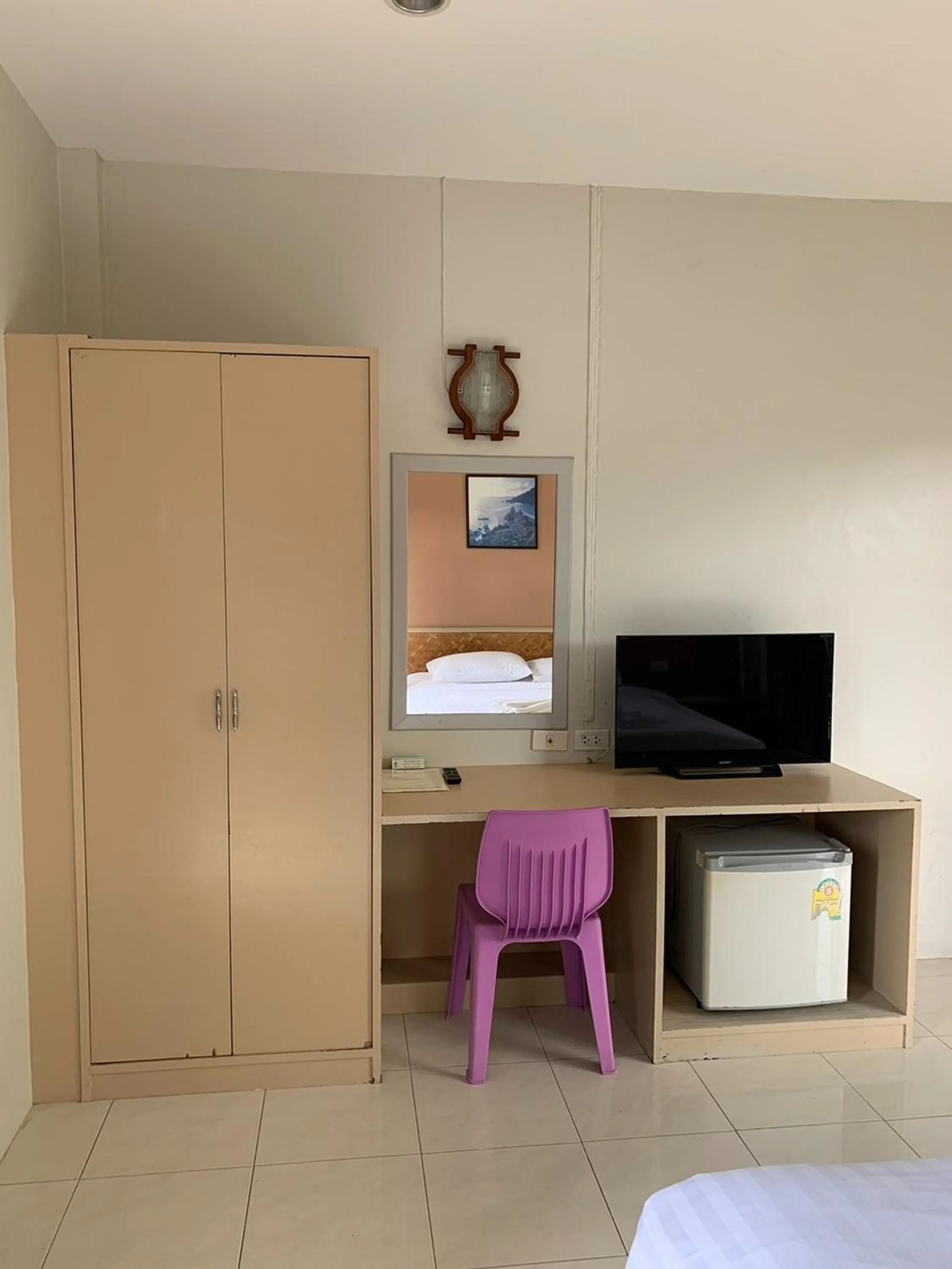 TV and multimedia in Forest Bungalows & Mama's Restaurant