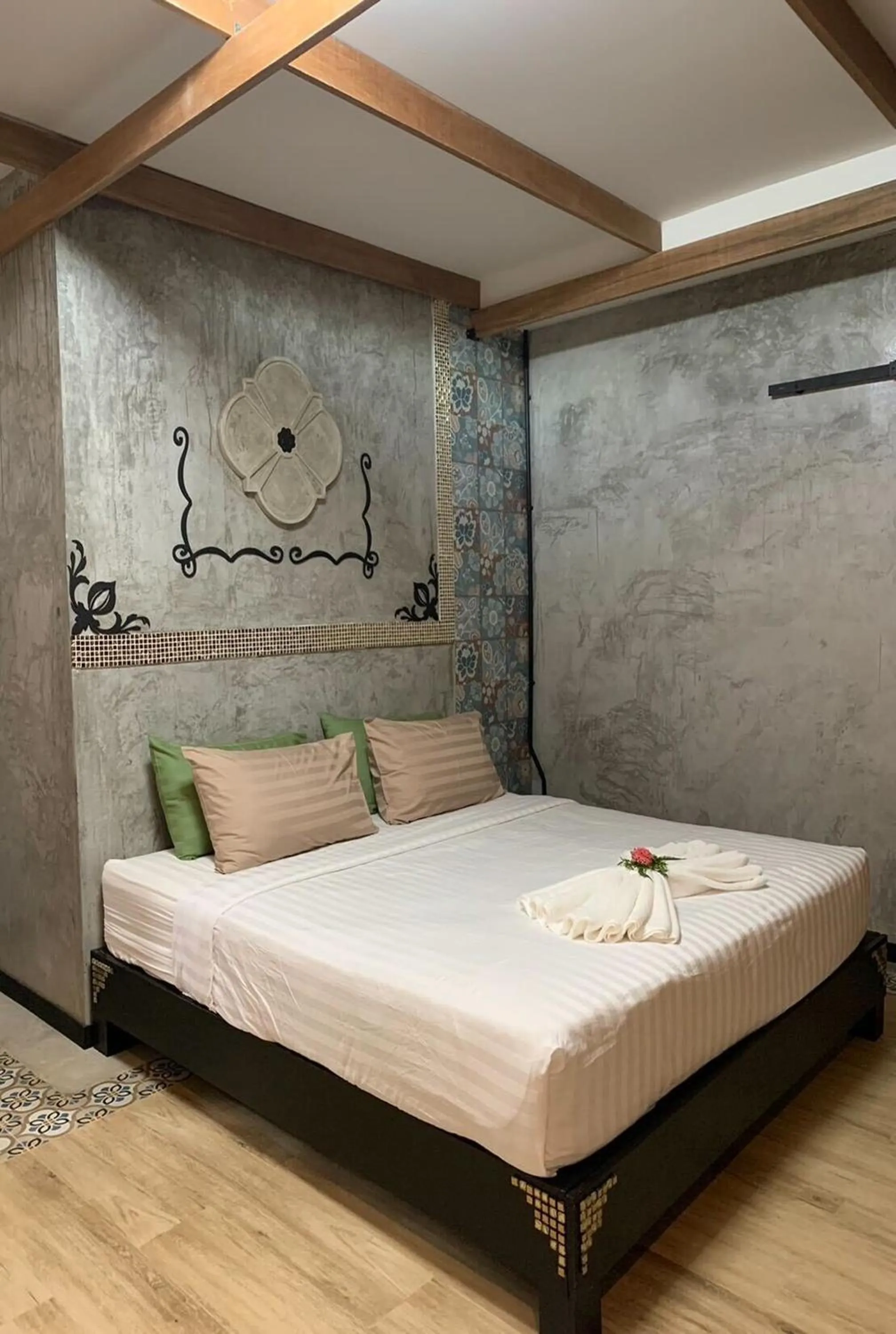 Bed in Forest Bungalows & Mama's Restaurant