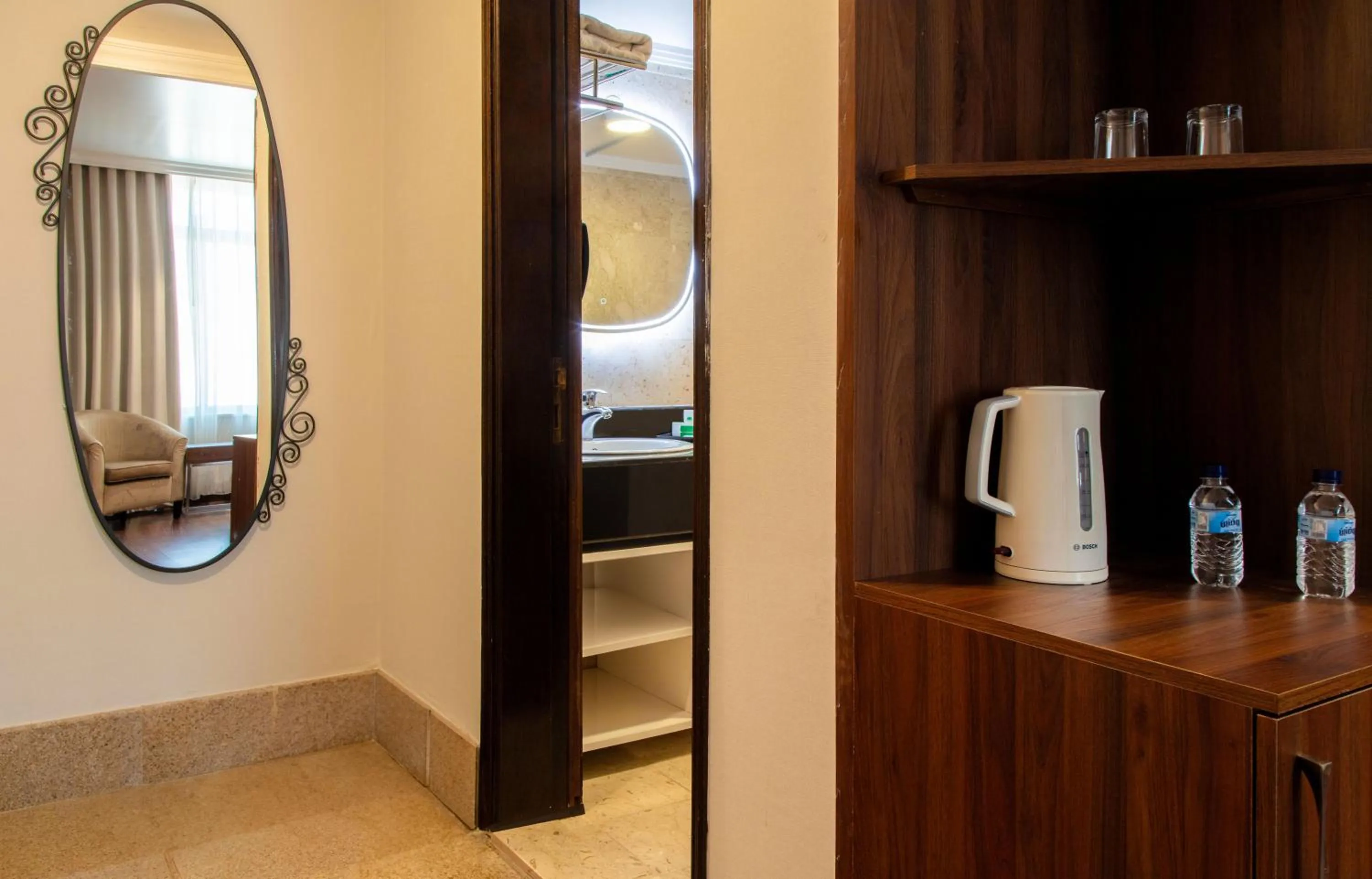 Coffee/tea facilities in City Tower Hotel