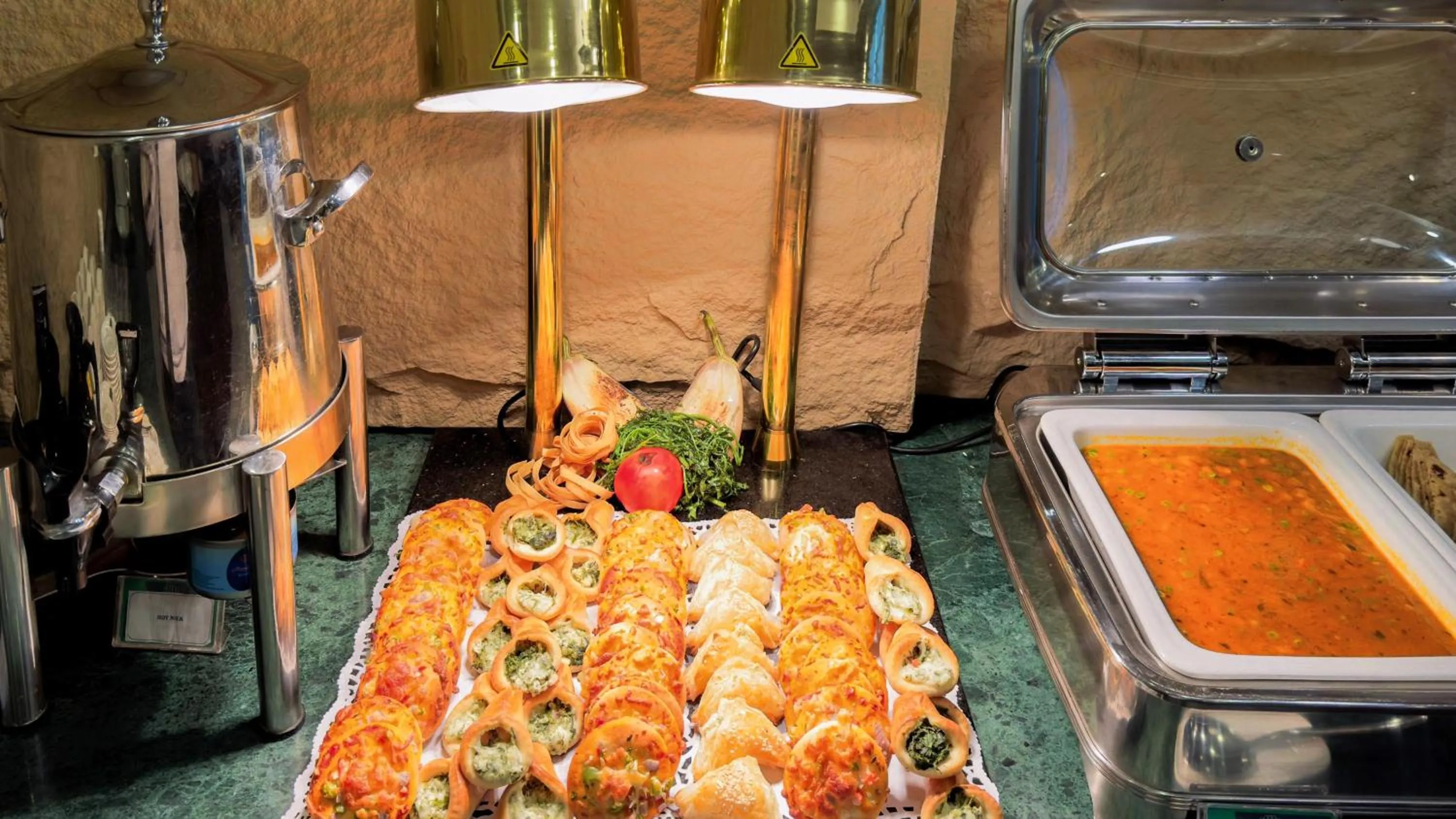 Restaurant/places to eat in City Tower Hotel