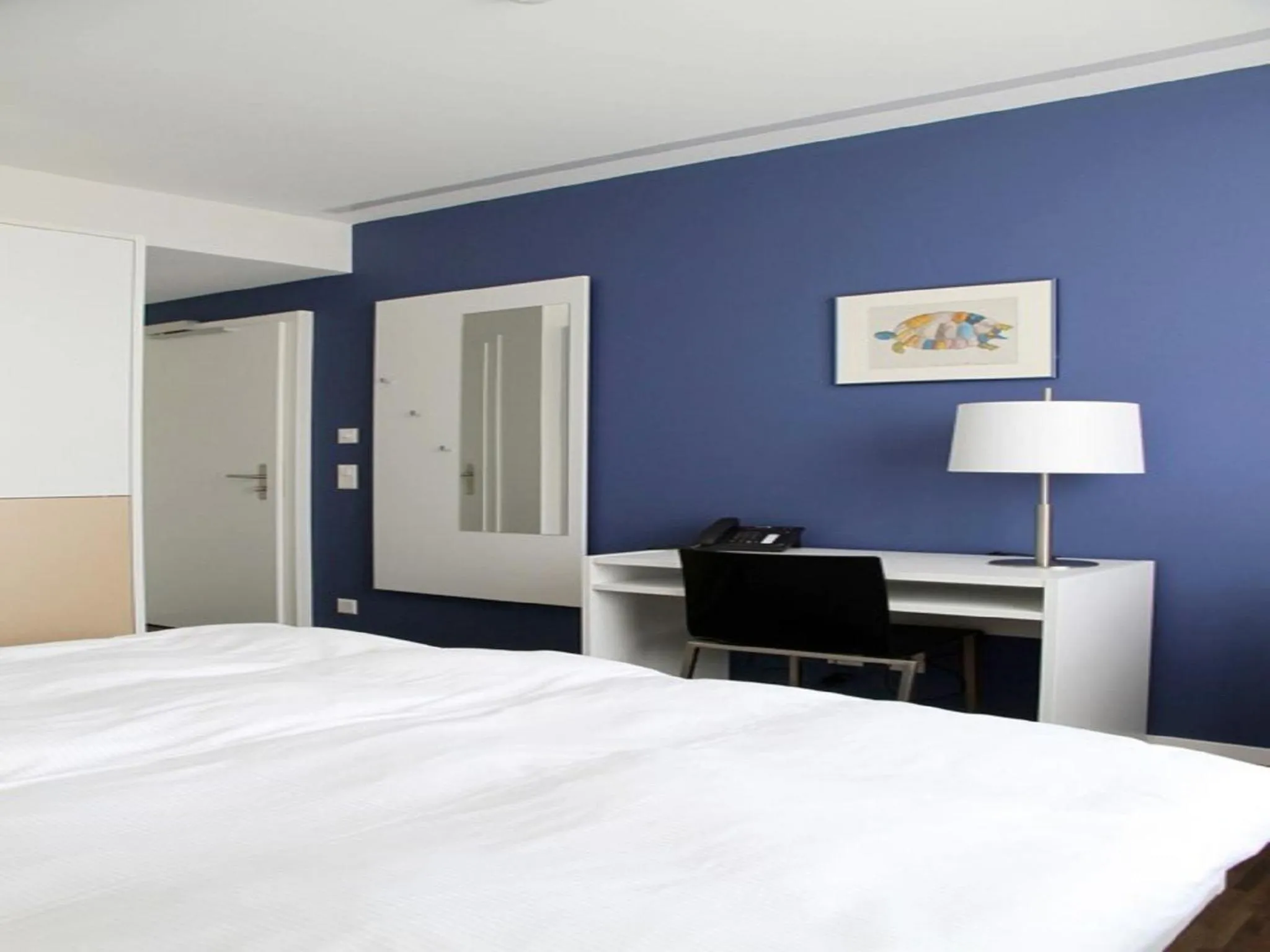 Photo of the whole room, Bed in Auberge de Prangins