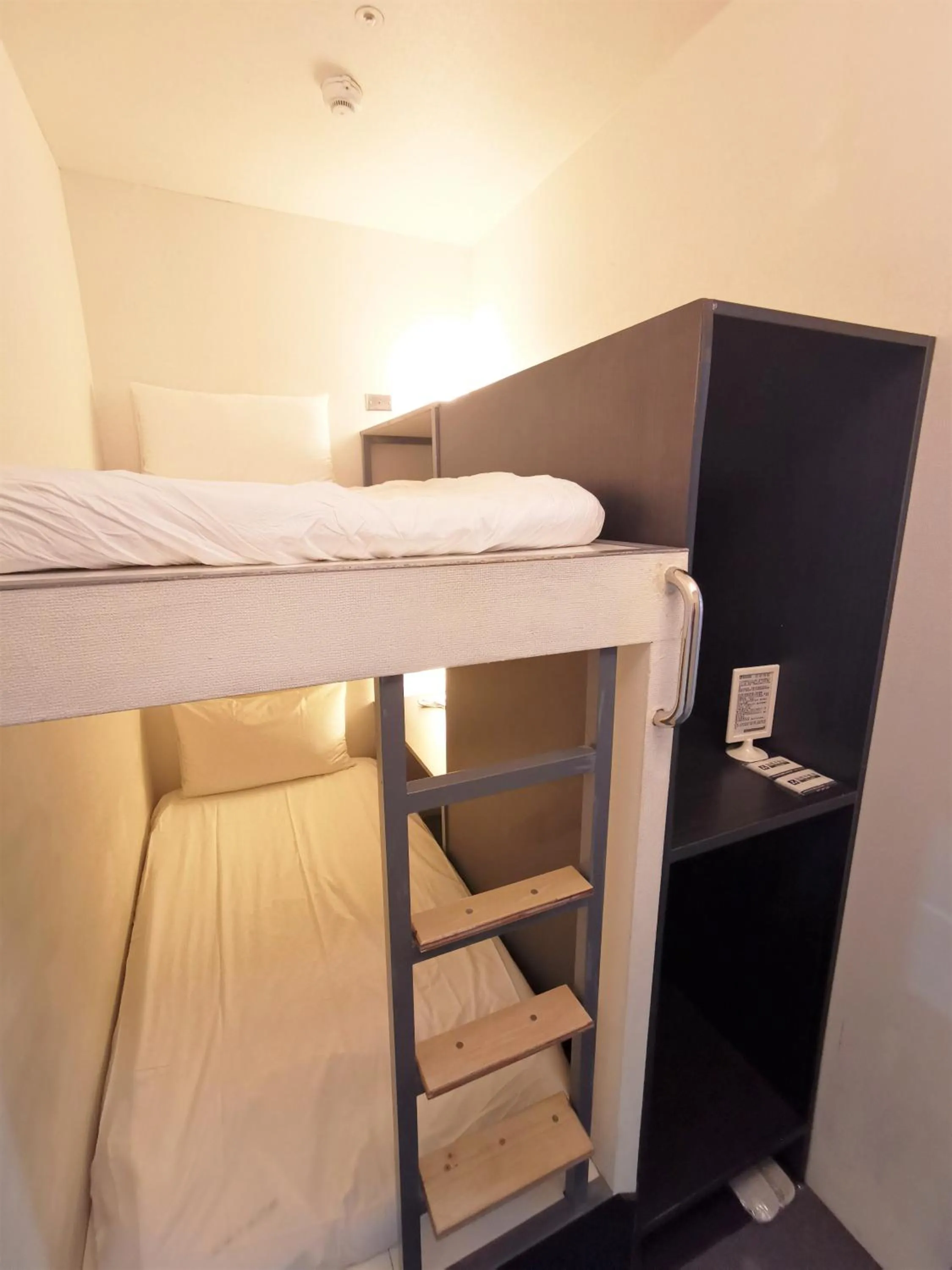 Photo of the whole room, Bed in Inn Cube - Ximen