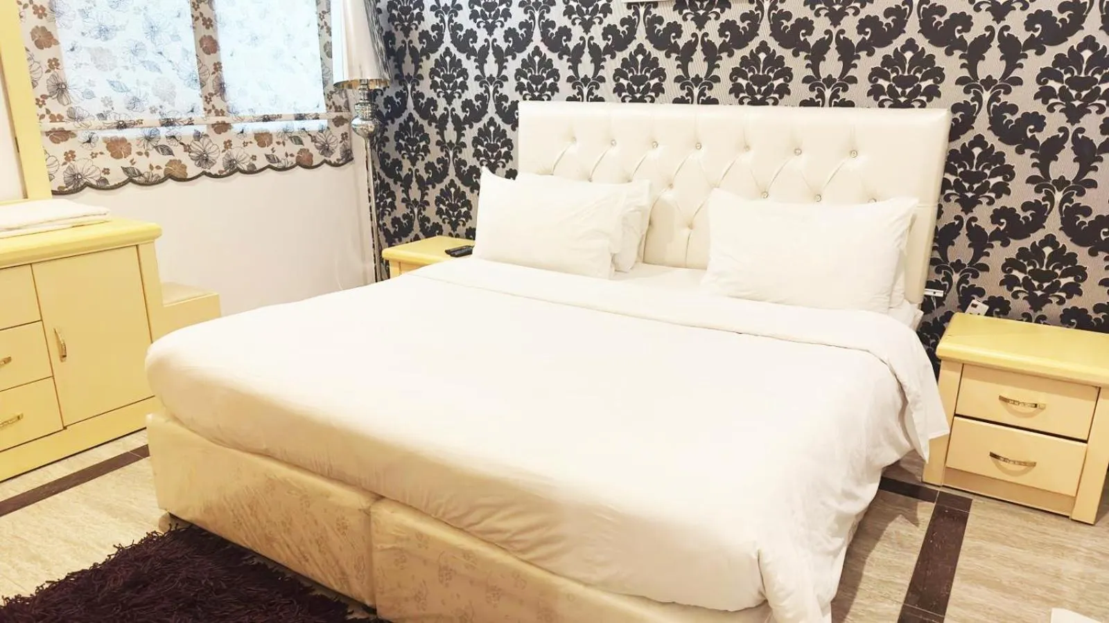 Bed in Hotel Leaders Plaza Salmiya