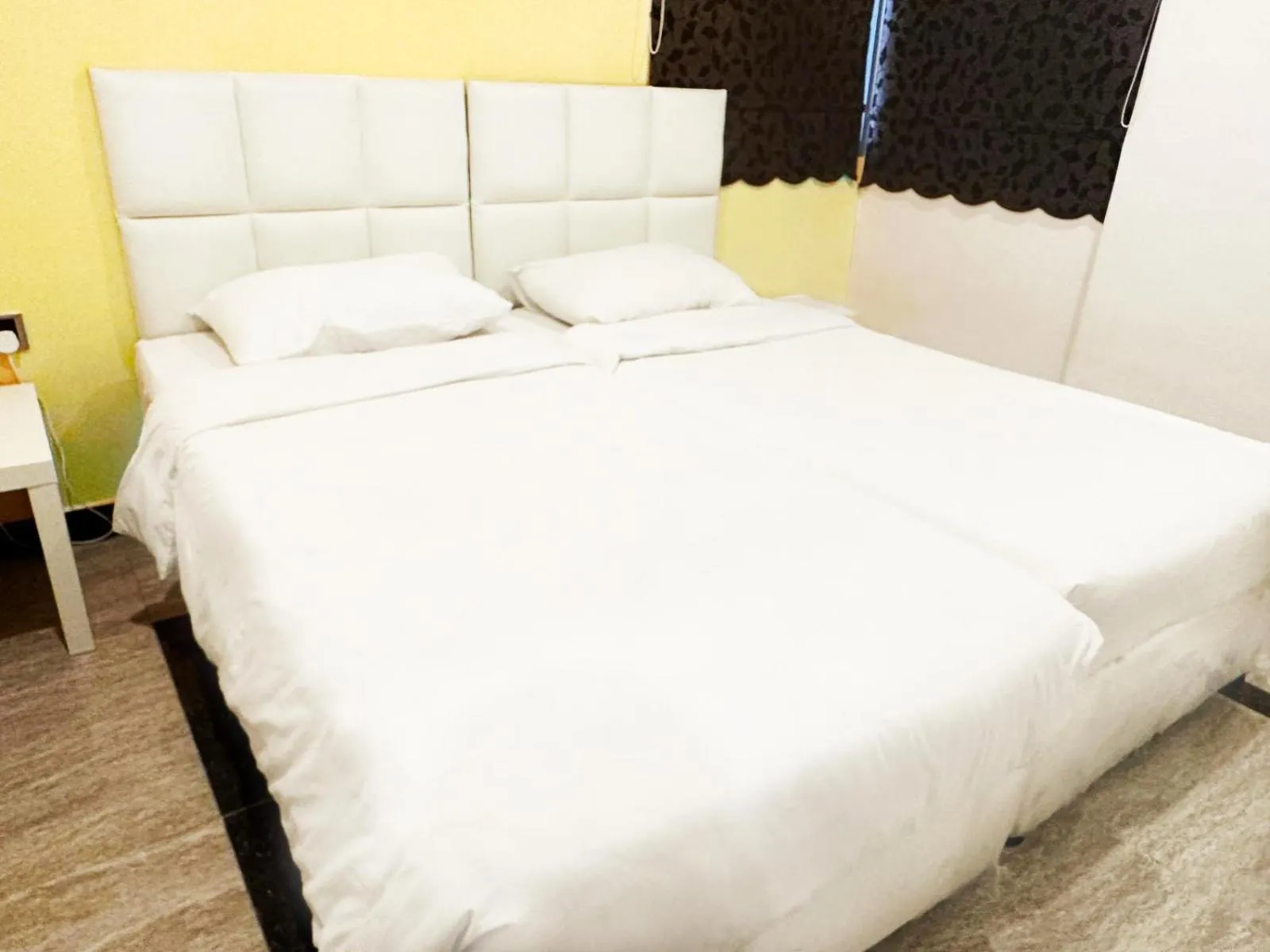 Bed in Hotel Leaders Plaza Salmiya