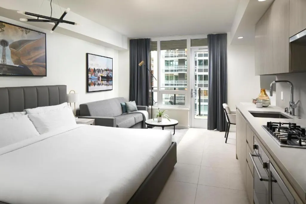 Bed in Level Chicago Fulton Market