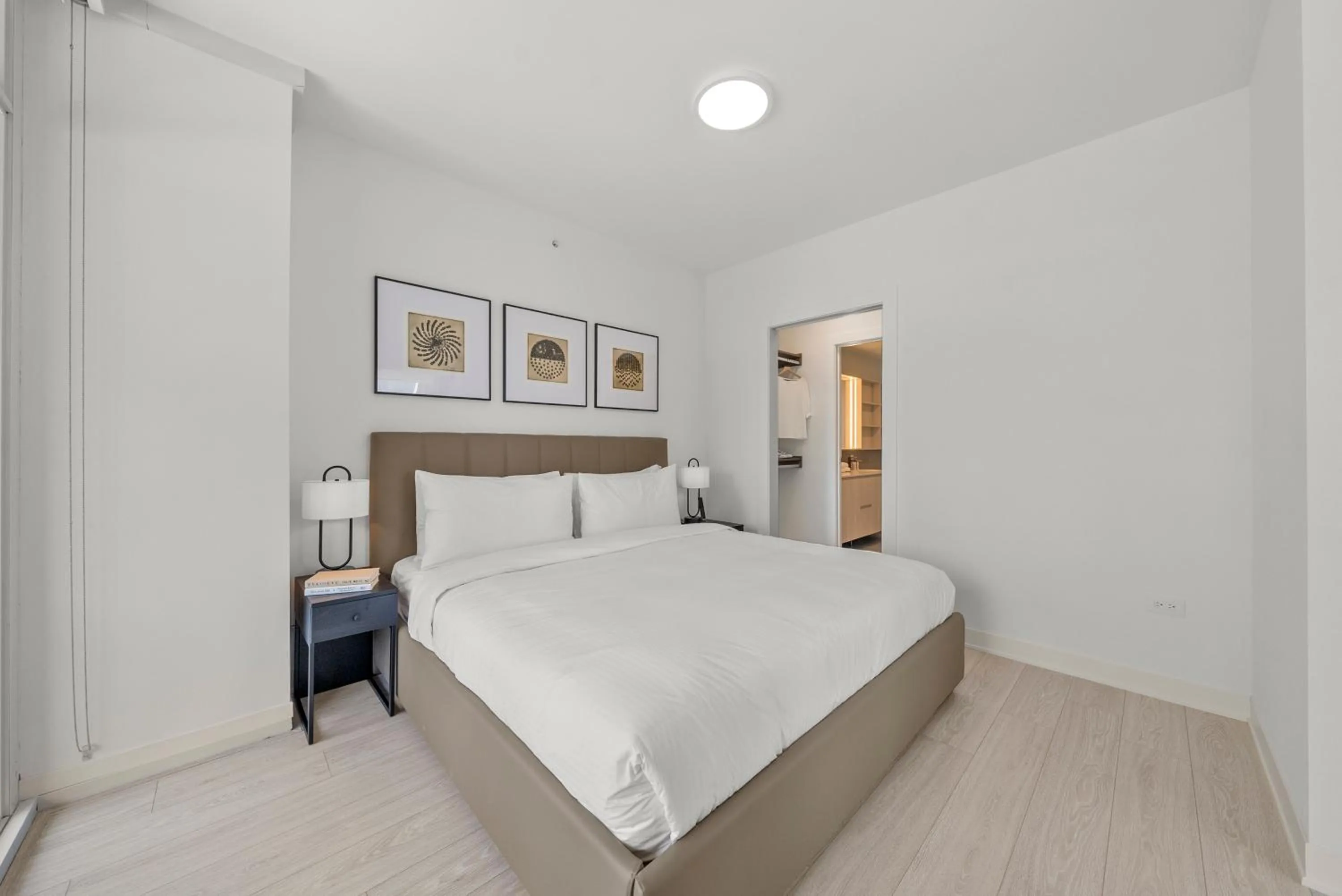 Bed in Level Chicago Fulton Market