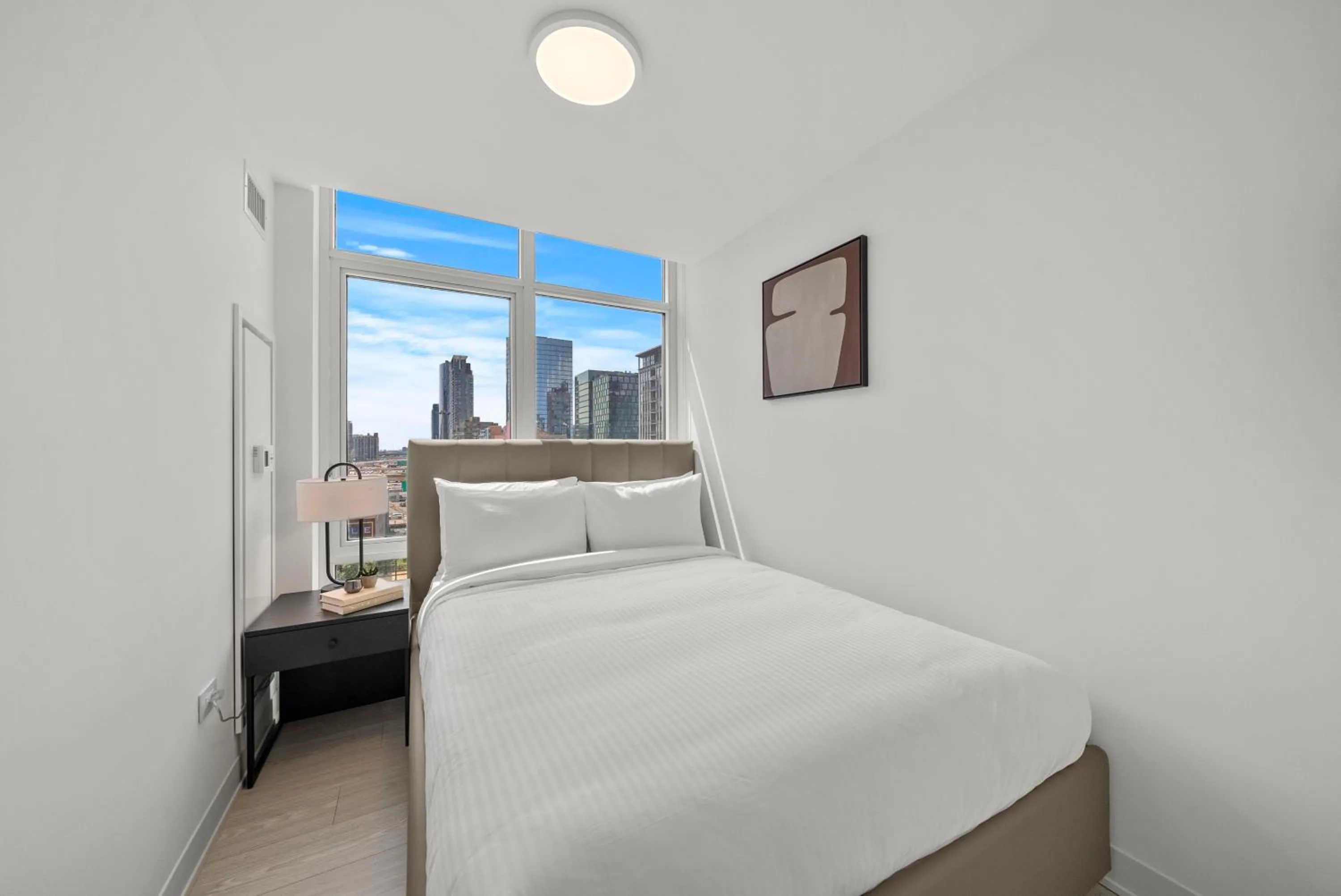 Bed in Level Chicago Fulton Market