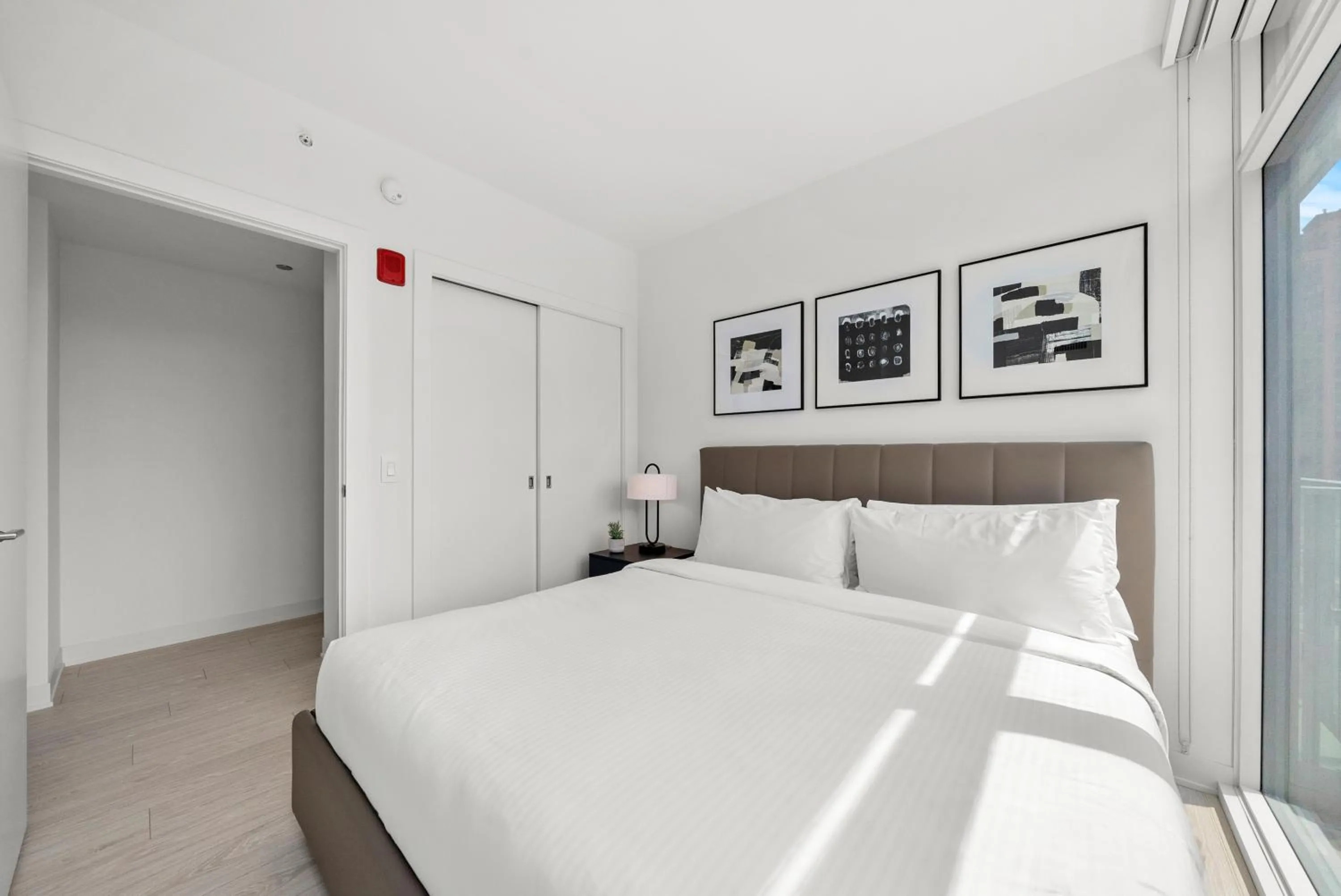 Bed in Level Chicago Fulton Market