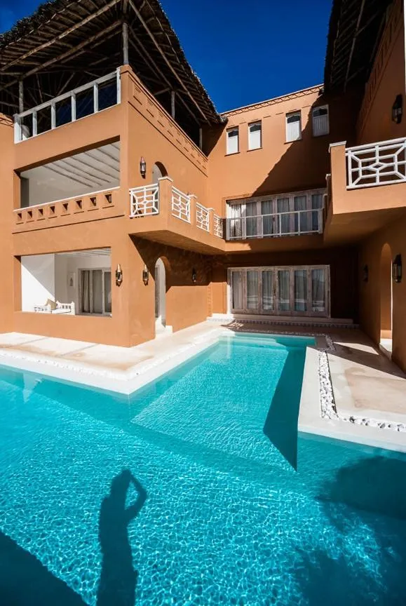 Swimming pool in Medina Palms