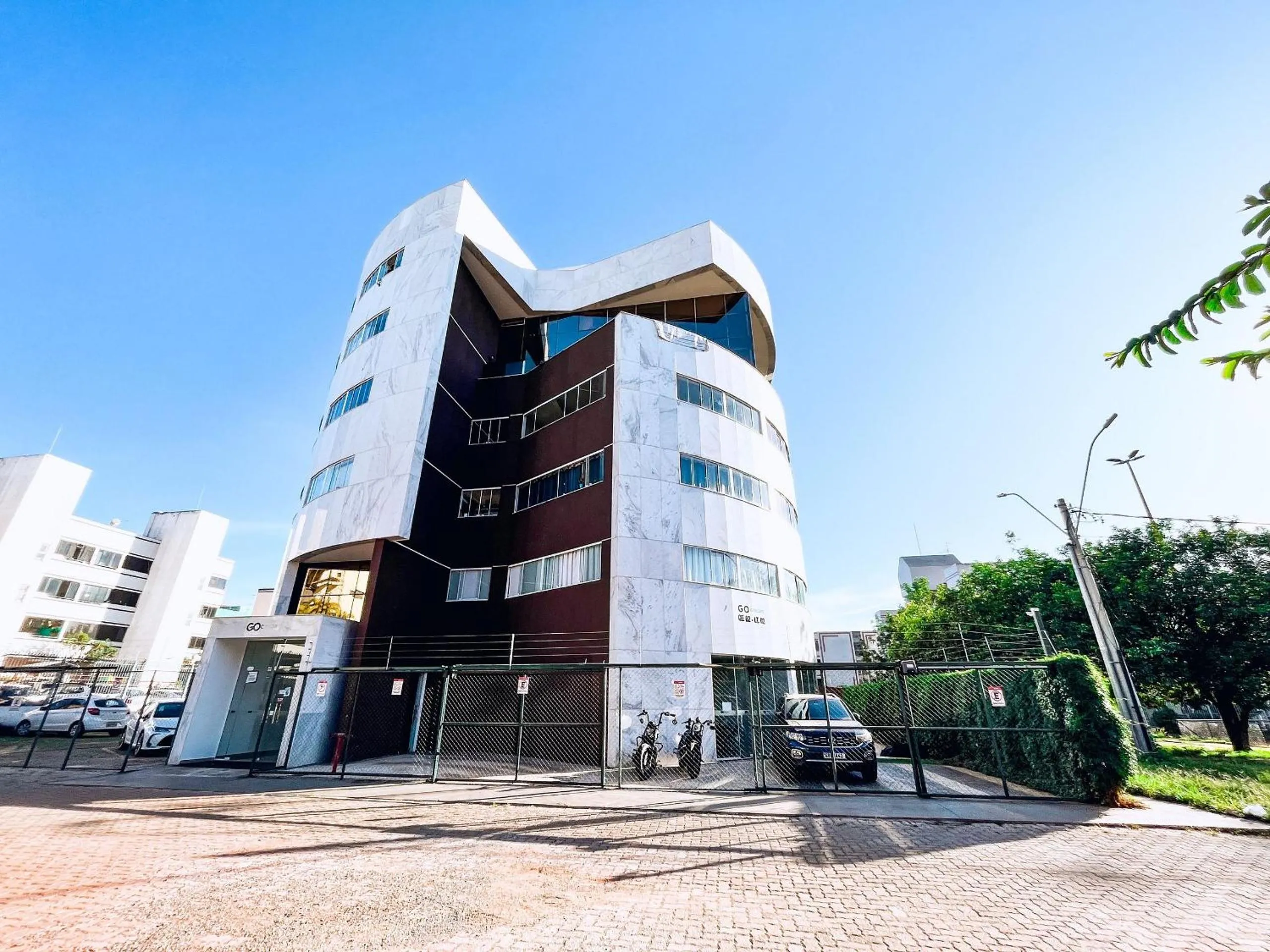 Off site in APTOS 1 e 2QTO Lava e Seca e Academia