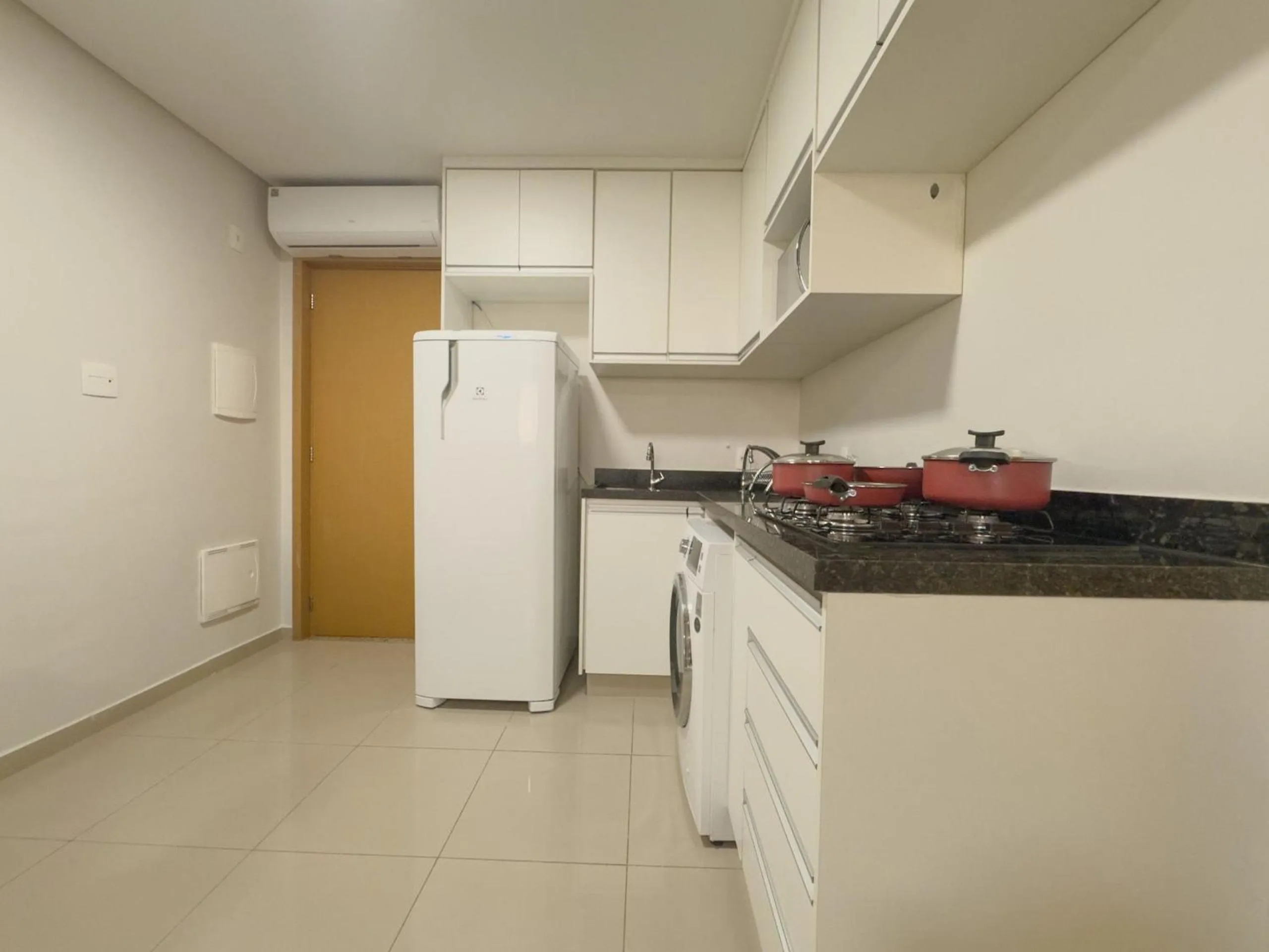Kitchen or kitchenette in APTOS 1 e 2QTO Lava e Seca e Academia