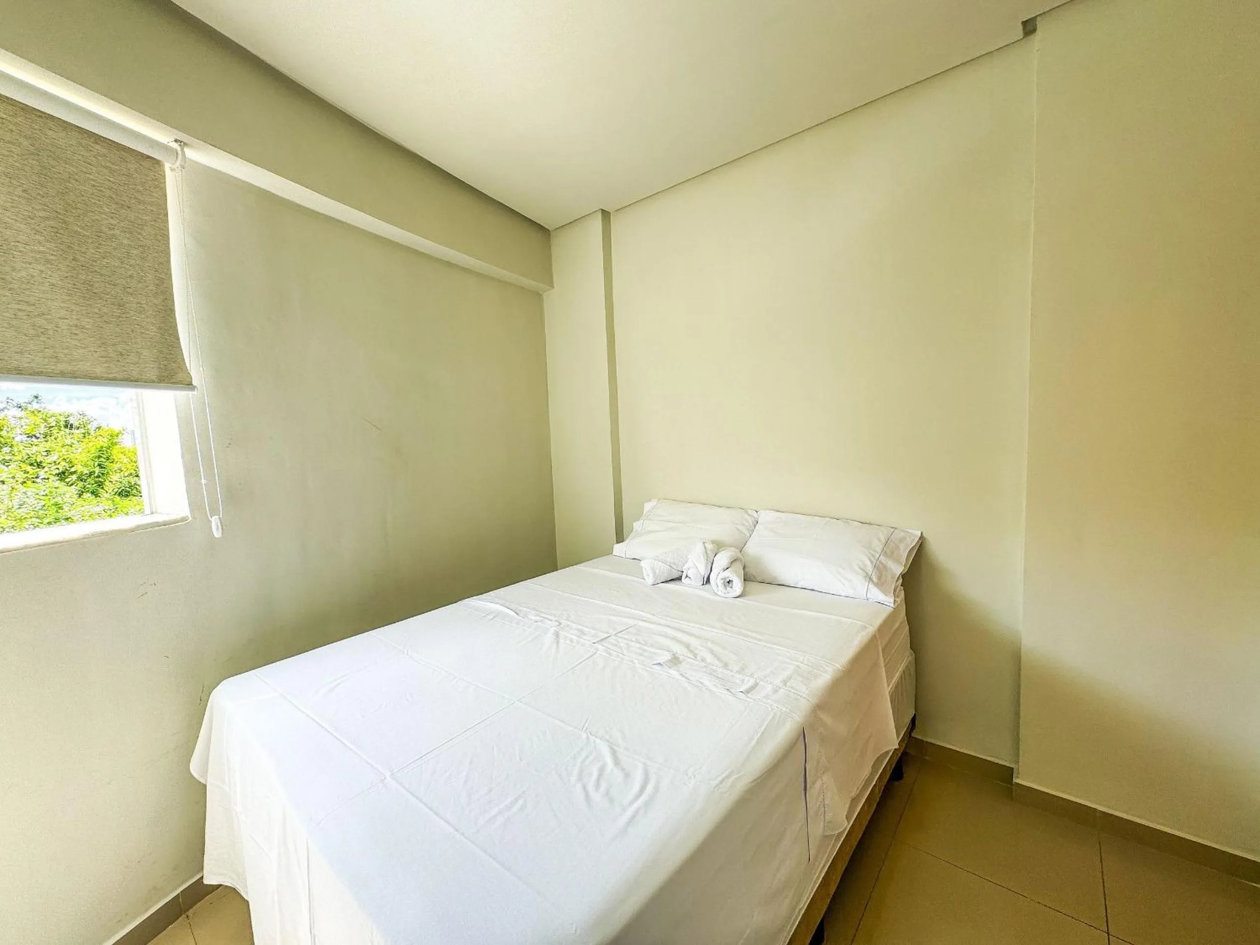 Bedroom, Bed in APTOS 1 e 2QTO Lava e Seca e Academia