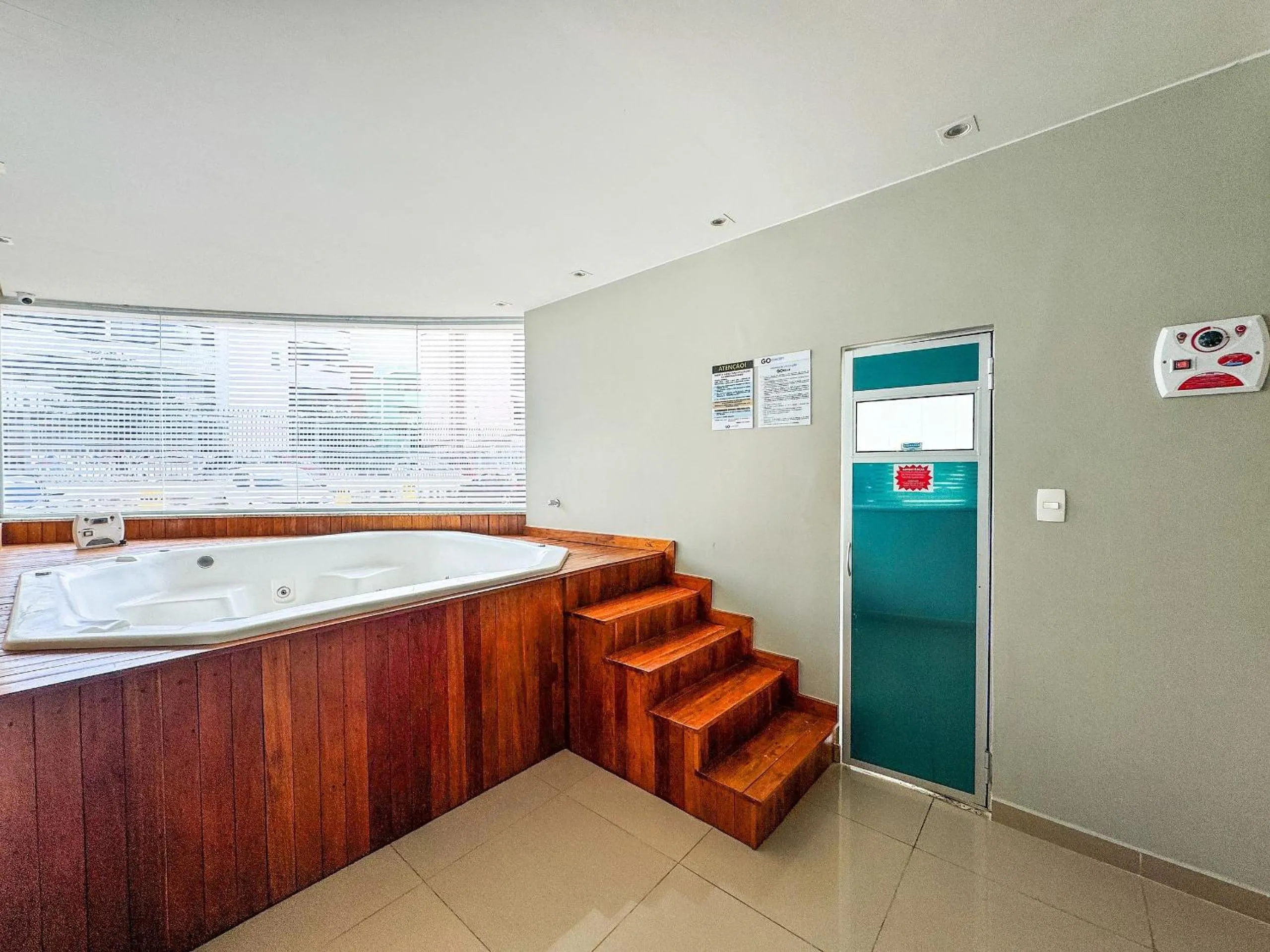 Hot Tub in APTOS 1 e 2QTO Lava e Seca e Academia