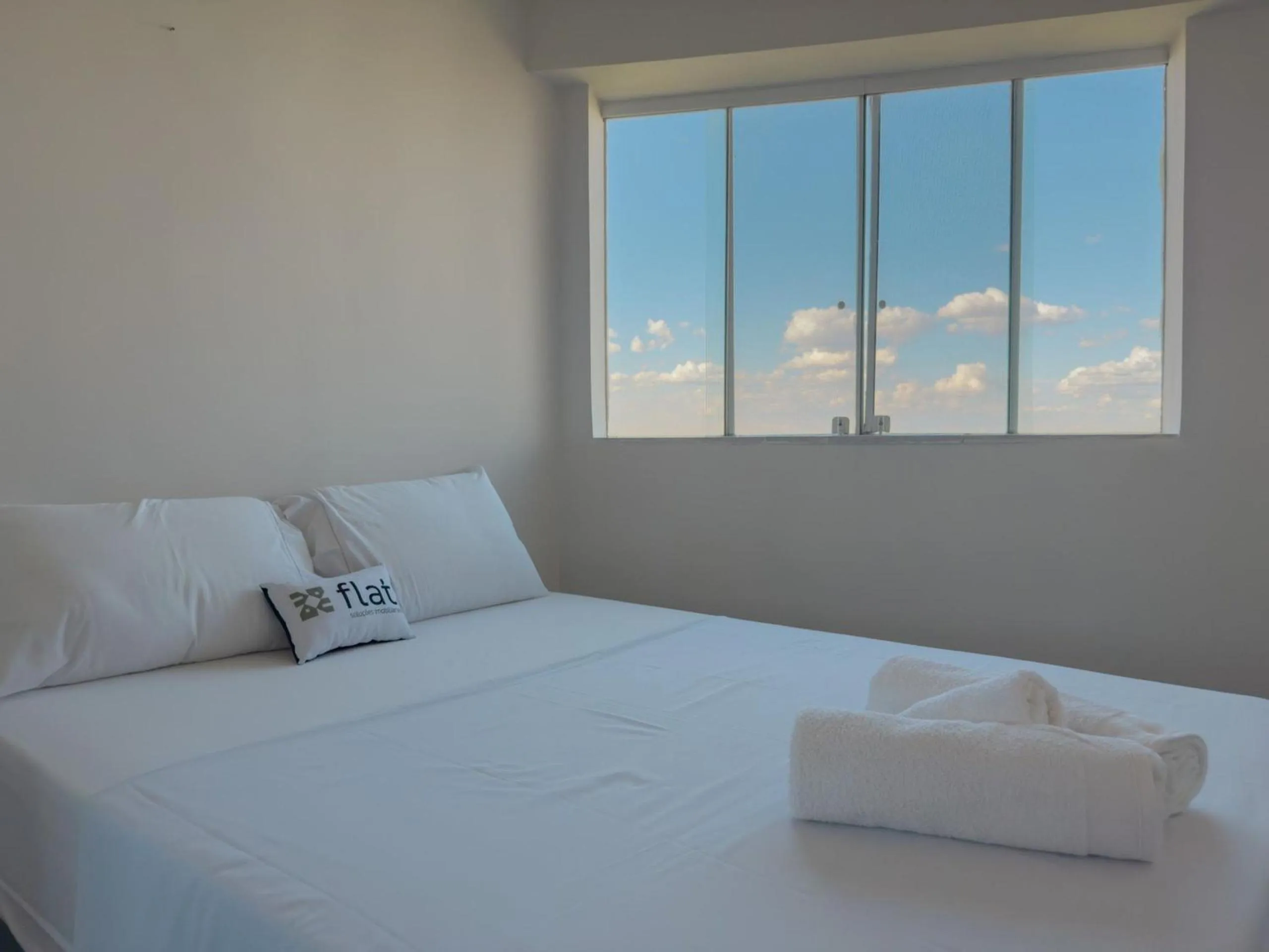 Bedroom, Bed in APTOS 1 e 2QTO Lava e Seca e Academia