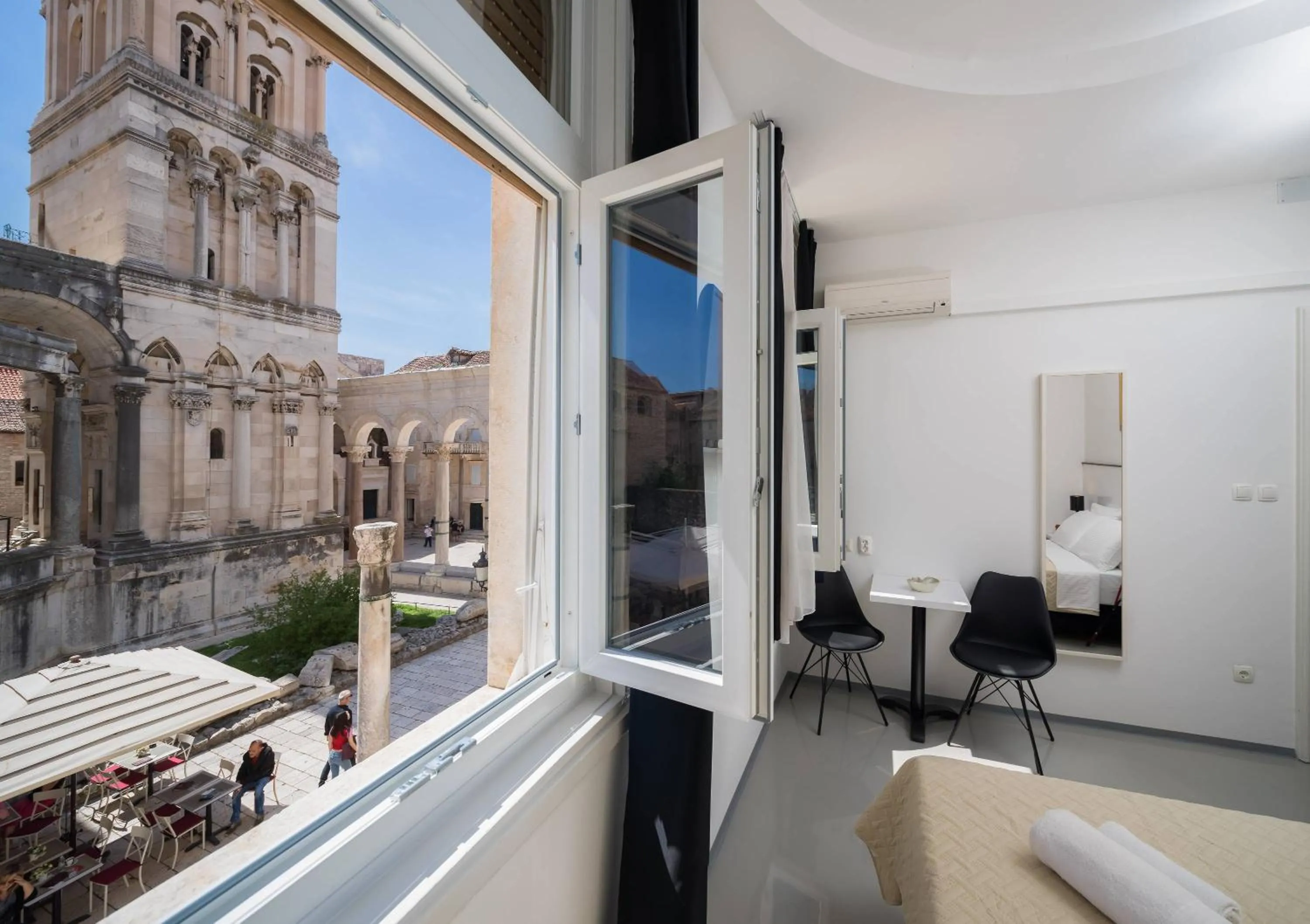 Bedroom in PLR Luxury Rooms