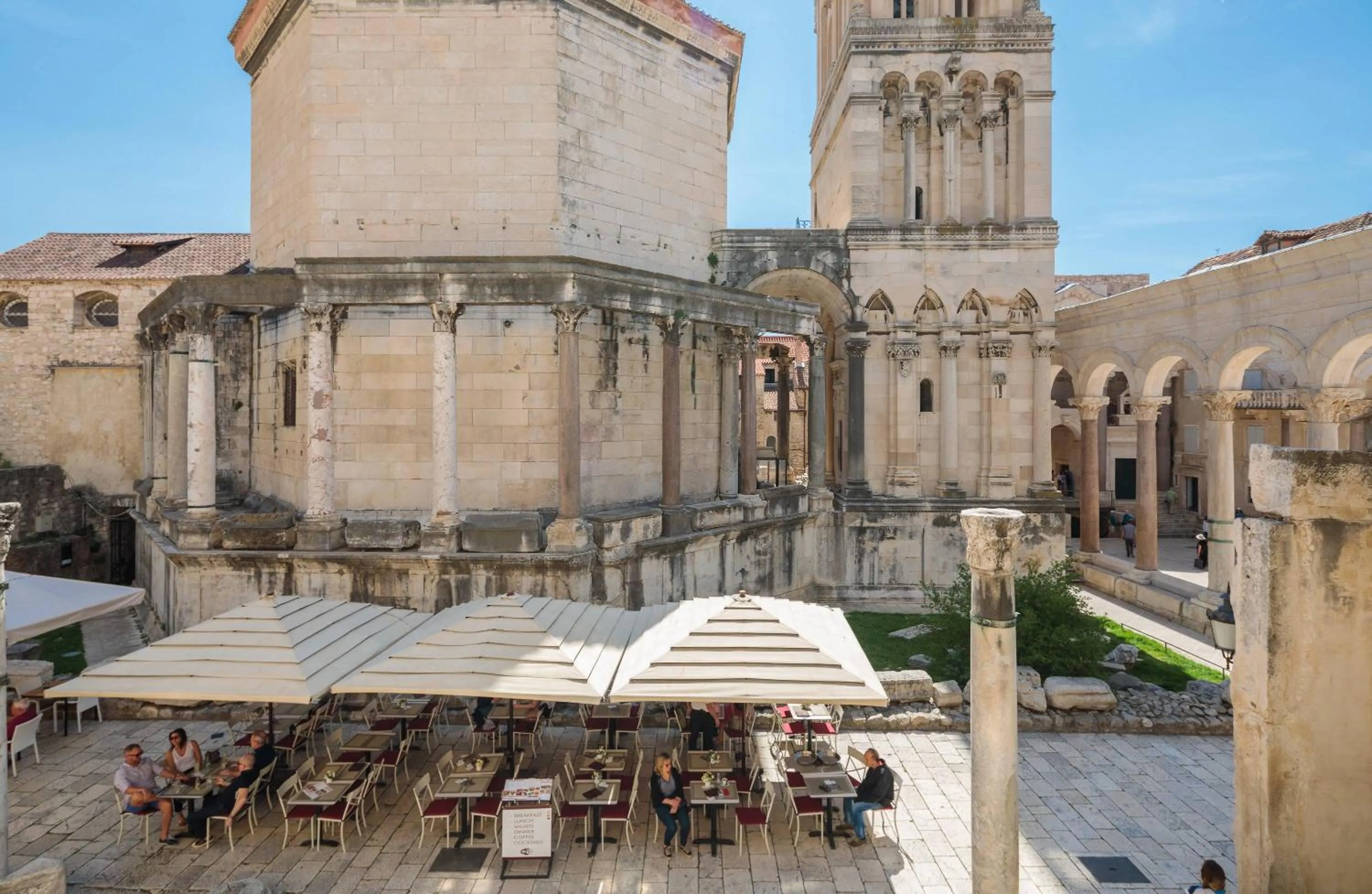 Breakfast in PLR Luxury Rooms