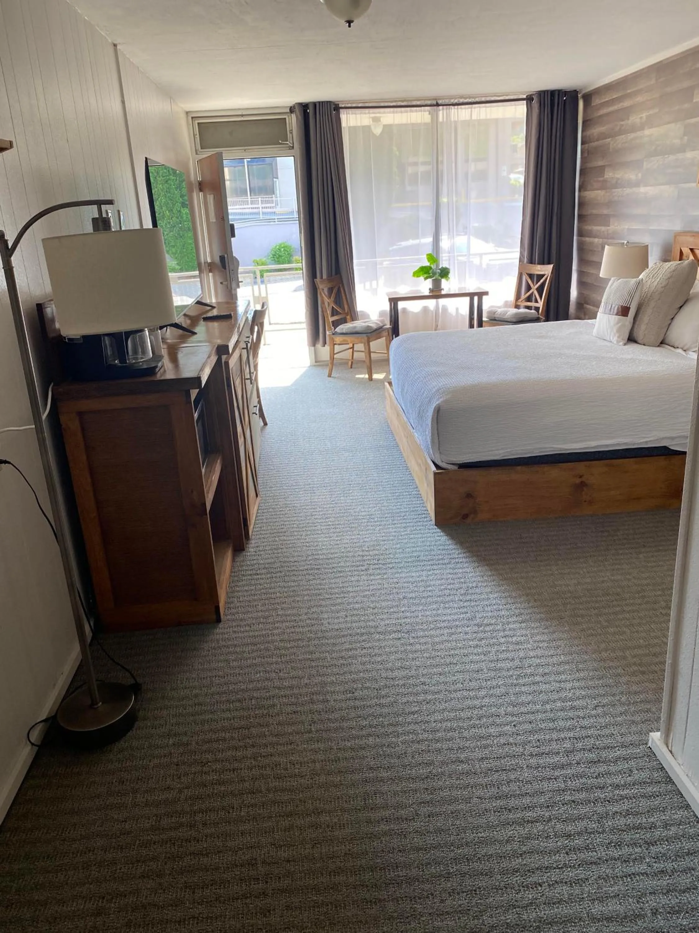 Photo of the whole room, Bed in Timber Ridge Lodge Gatlinburg