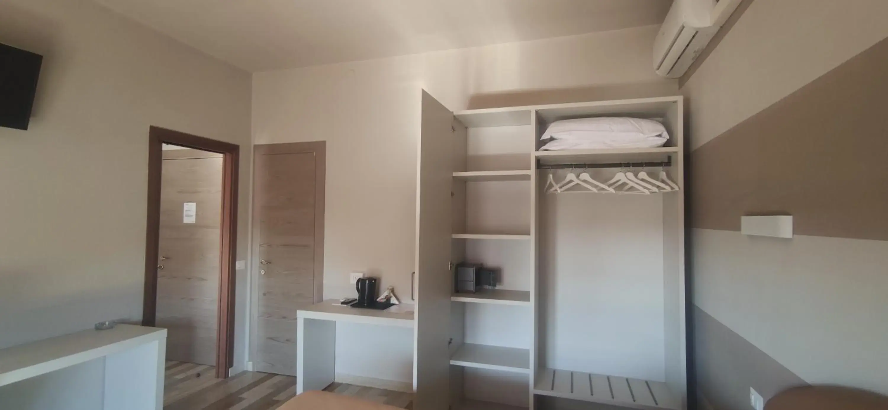 Classic Quadruple Room in Hotel Primavera Classic Quadruple Room in Hotel Primavera