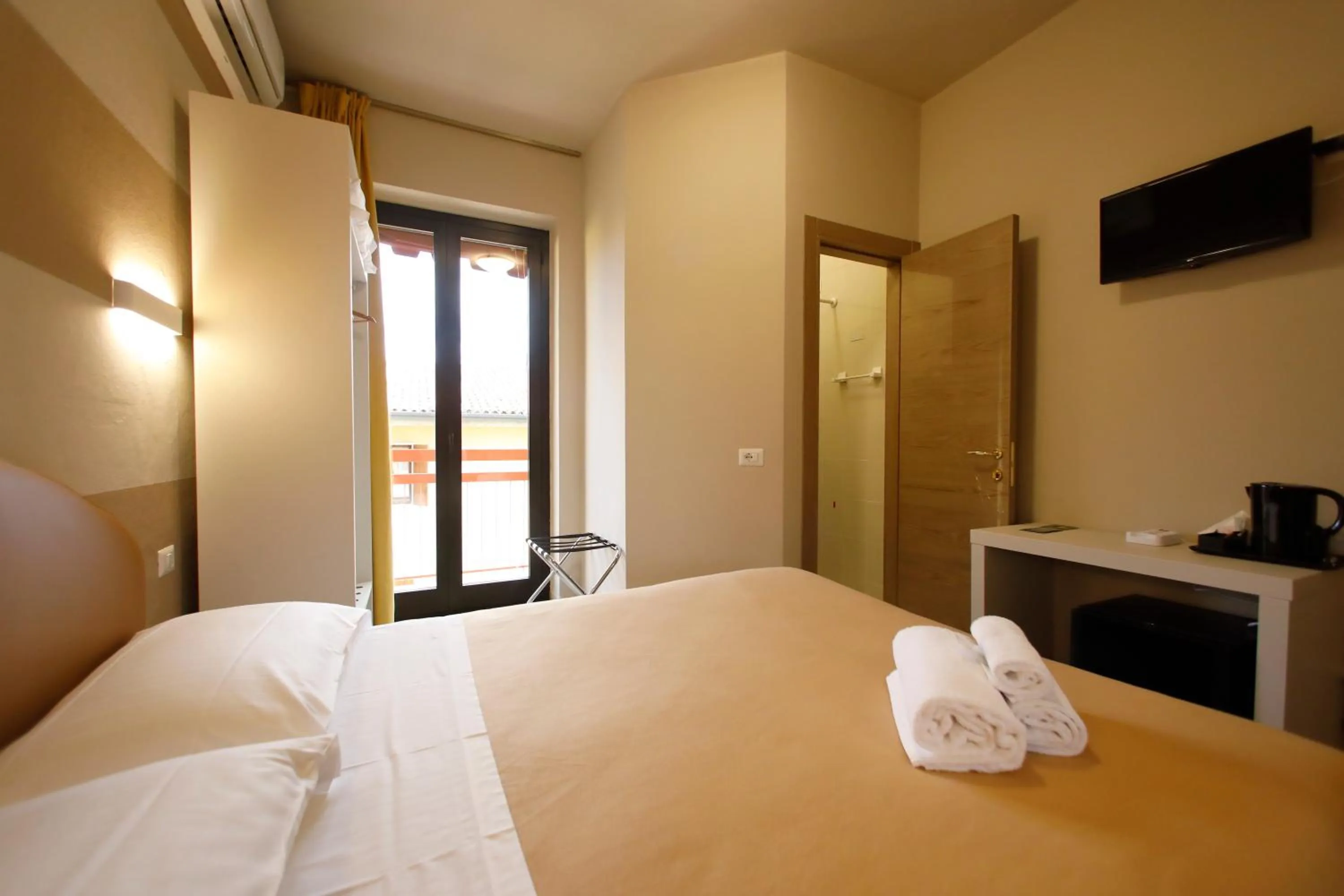 Bedroom, Bed in Hotel Primavera