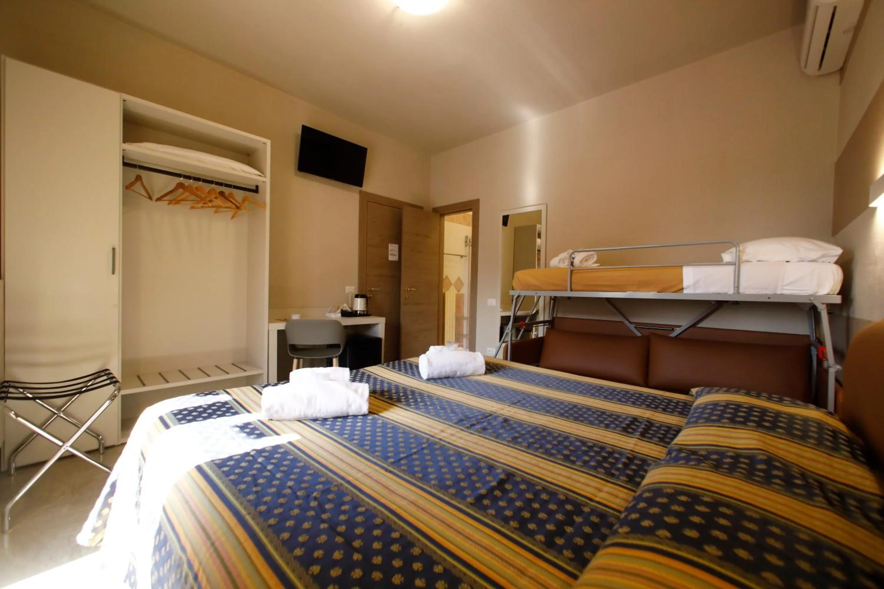 Bedroom, Bed in Hotel Primavera